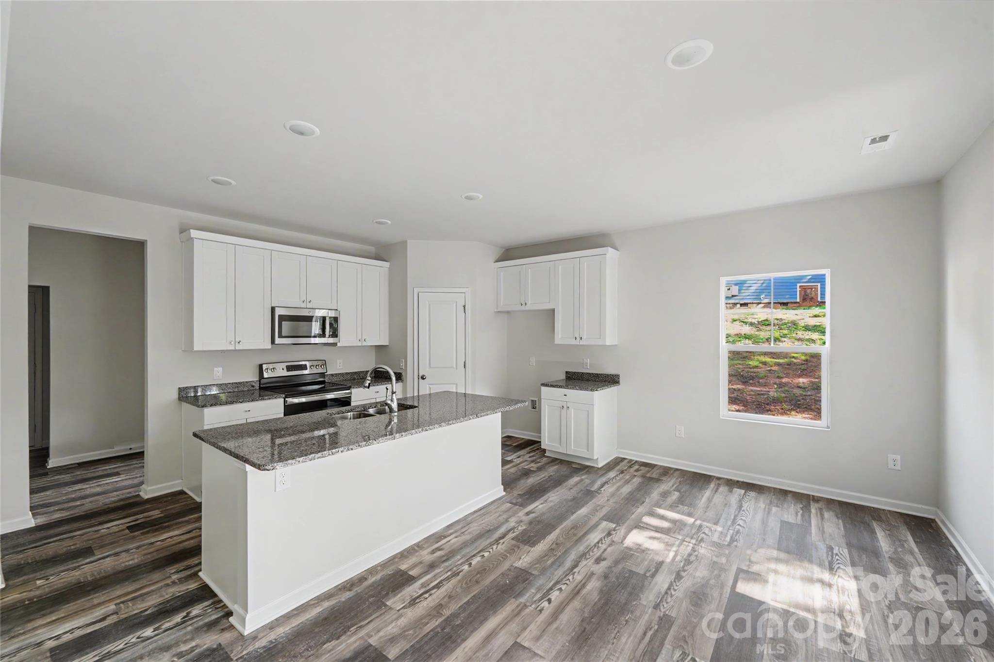 5146 Mark Drive NE — Hickory