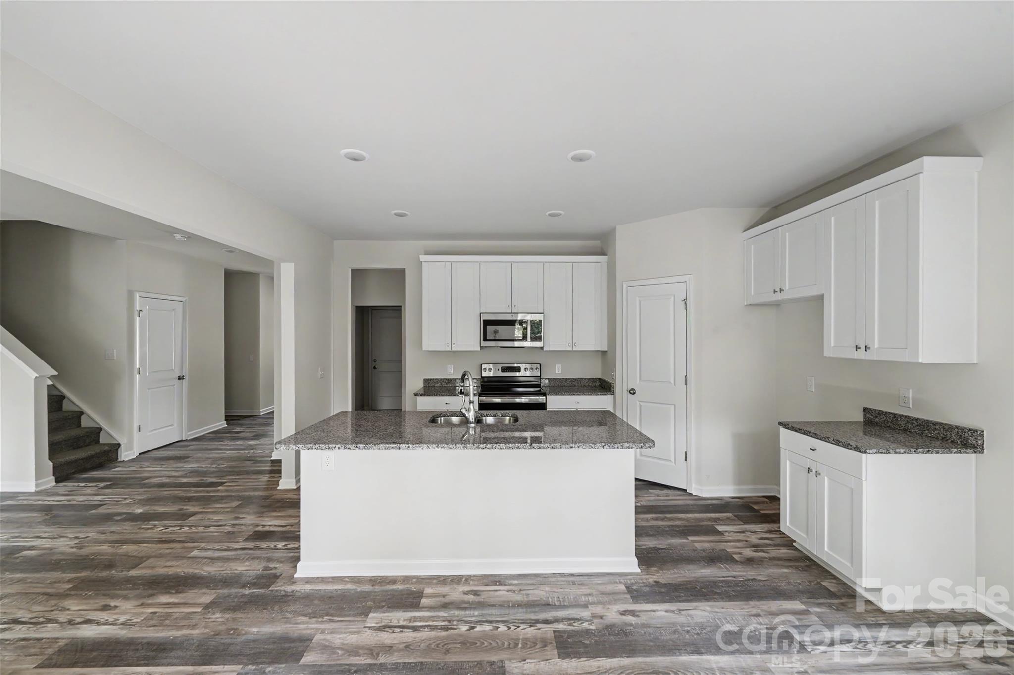 5146 Mark Drive NE — Hickory