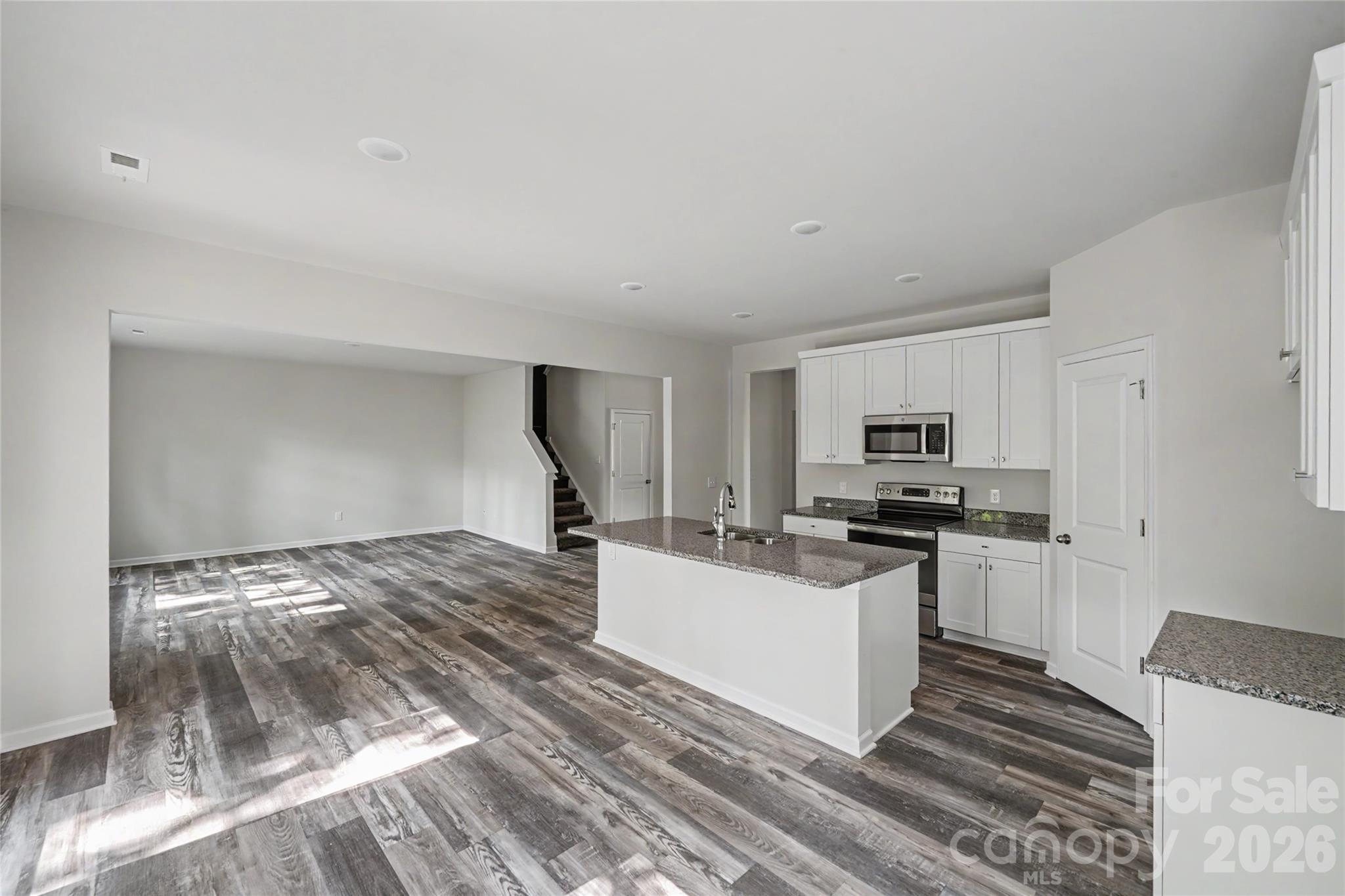 5146 Mark Drive NE — Hickory