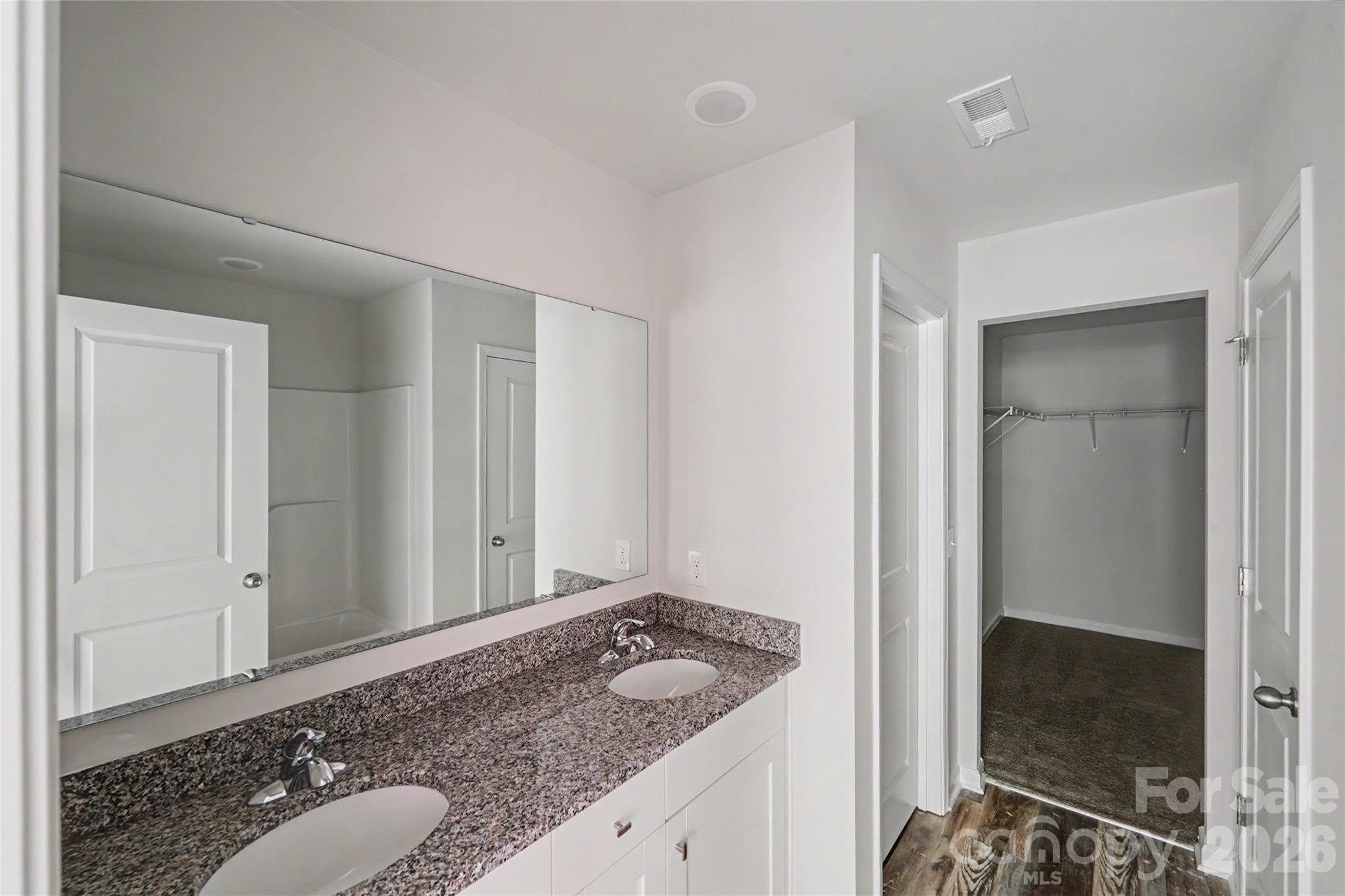 5146 Mark Drive NE — Hickory