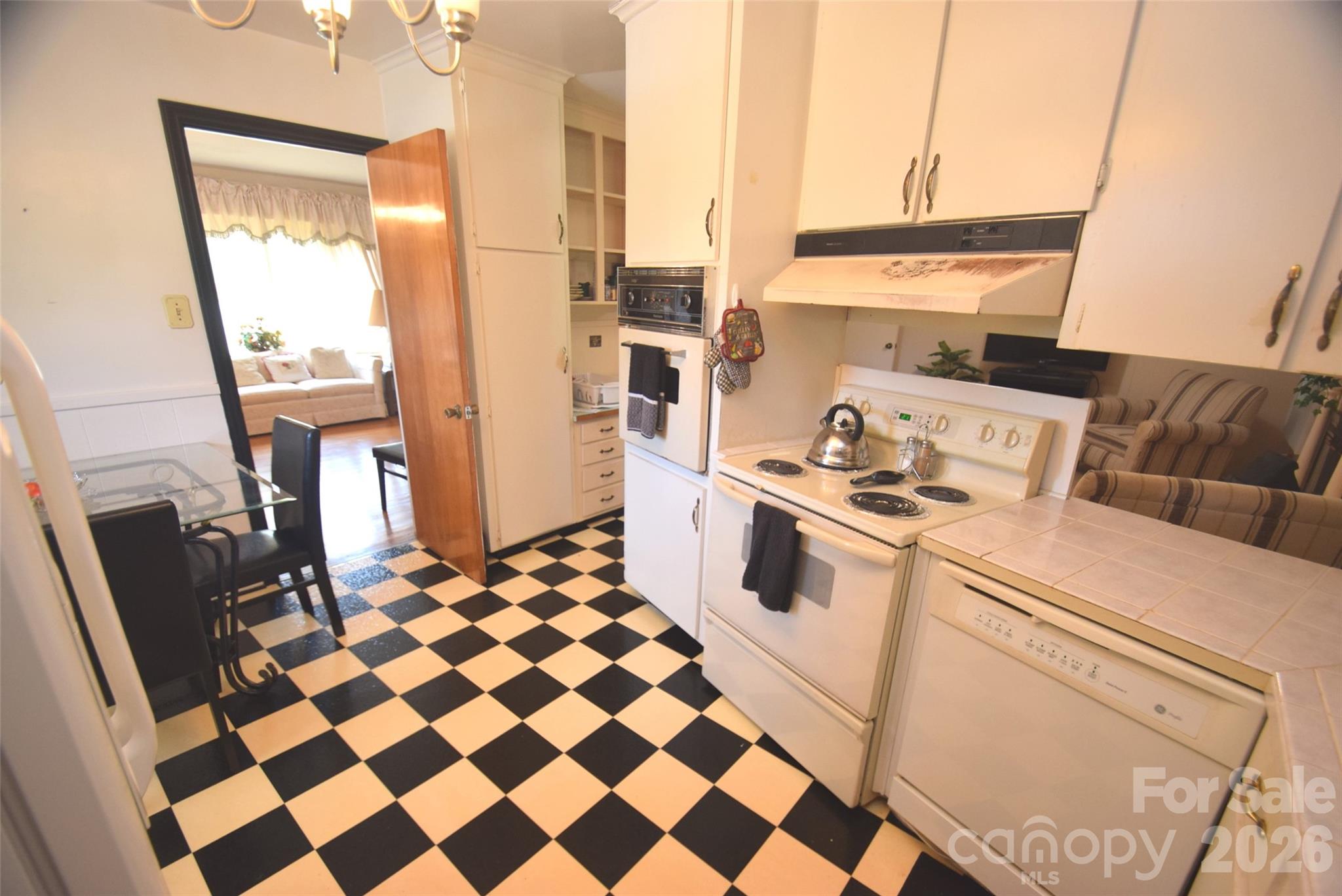 531 Seneca Place — Charlotte