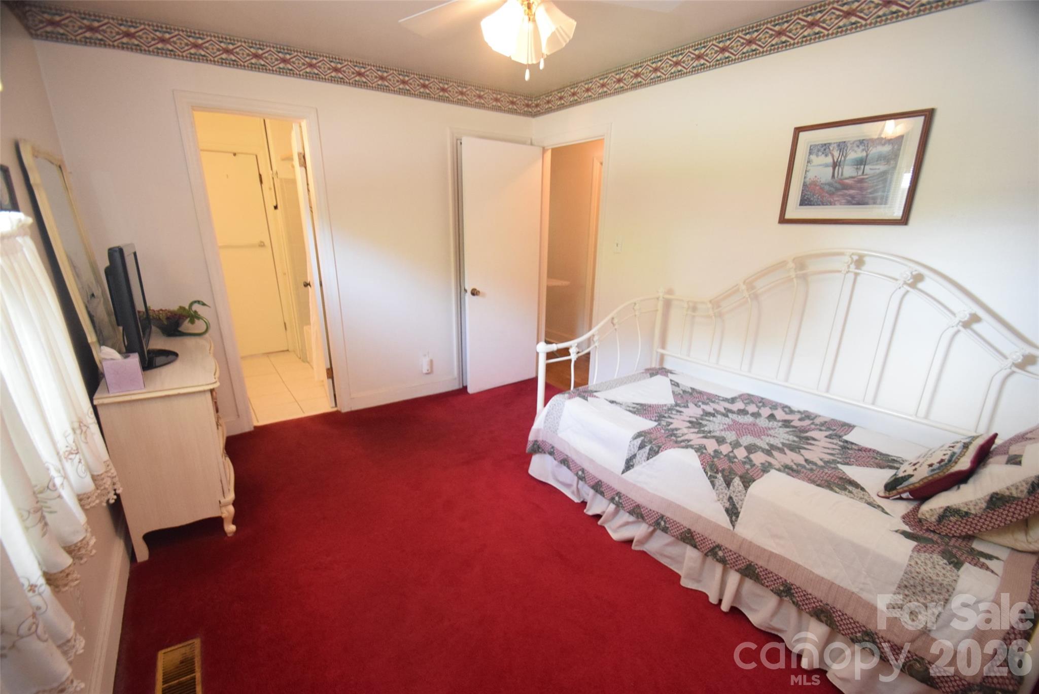 531 Seneca Place — Charlotte