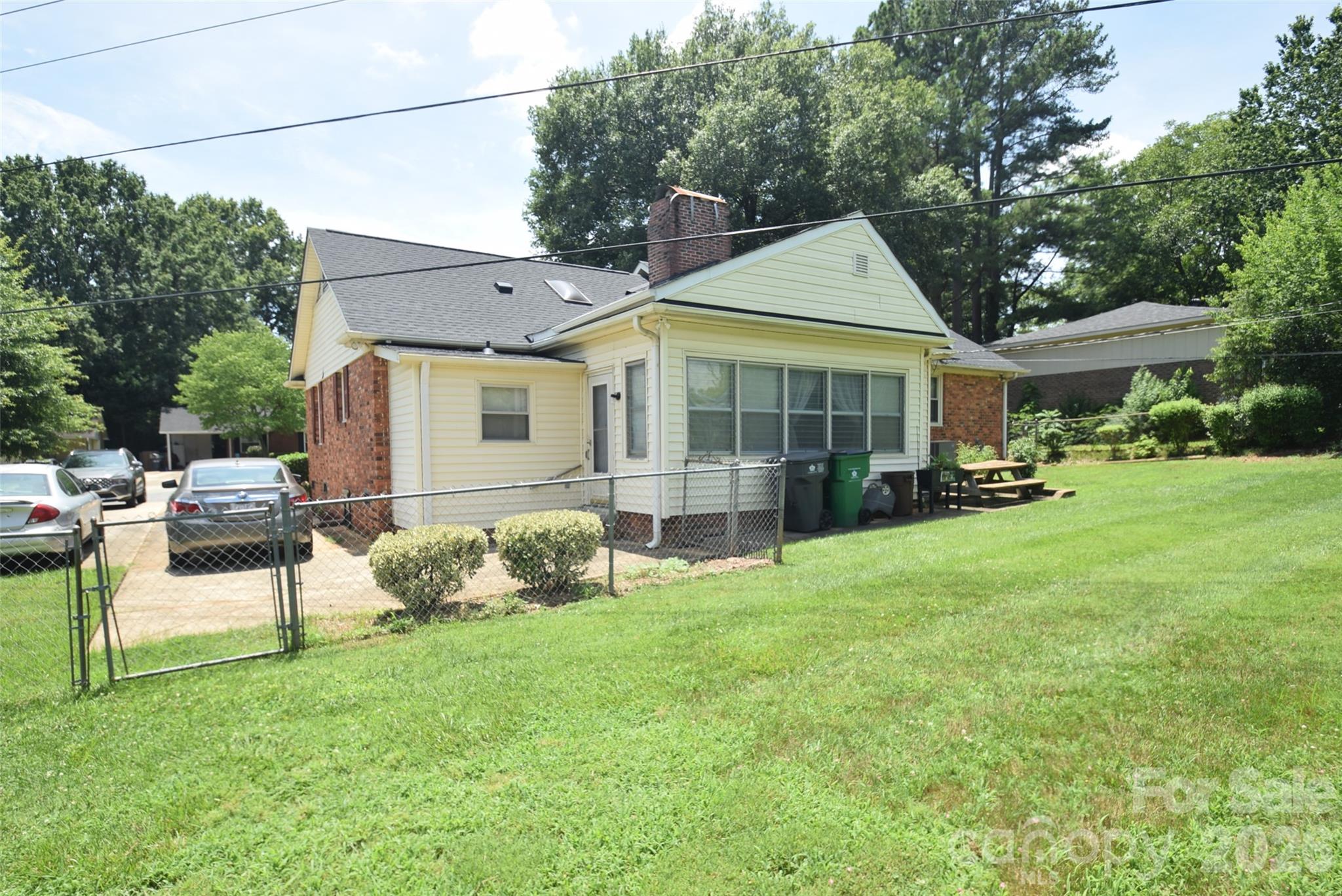 531 Seneca Place — Charlotte