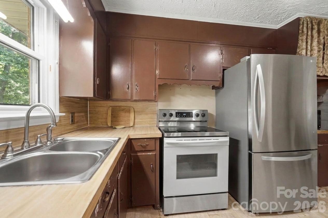 313 Park Terrace Drive — Belmont