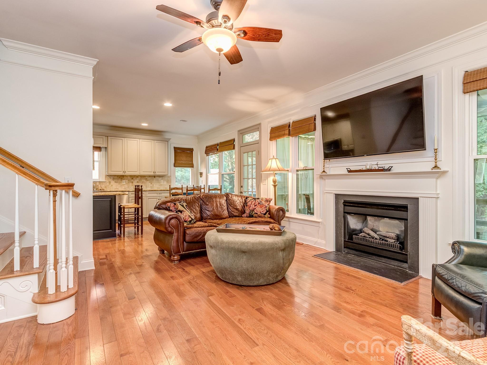 223 N Brackenbury Lane — Charlotte