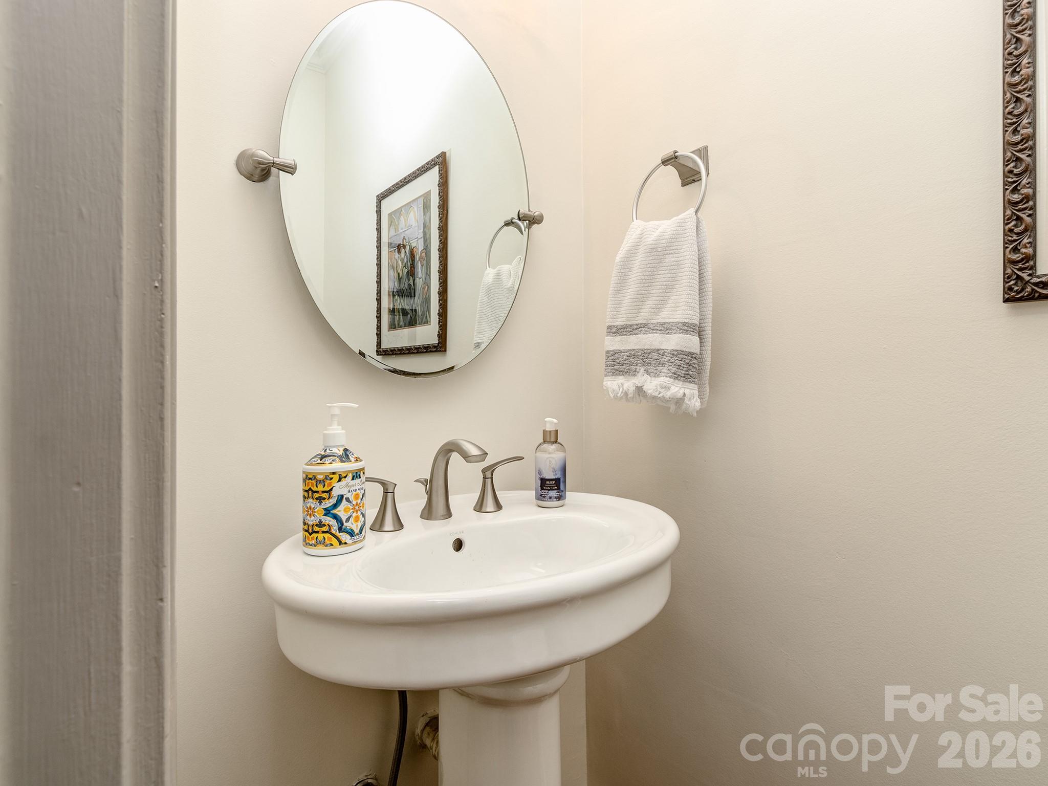 223 N Brackenbury Lane — Charlotte
