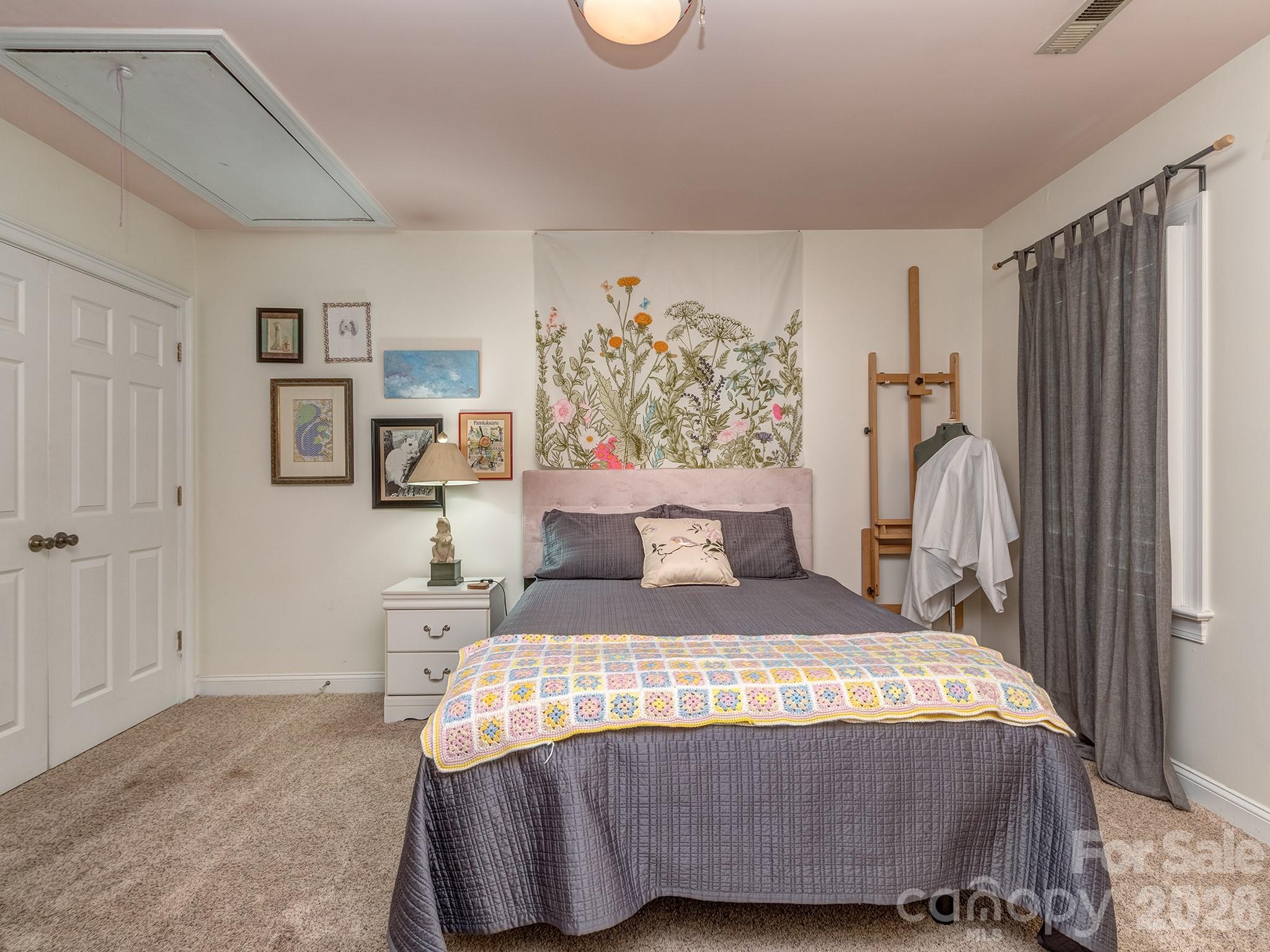 223 N Brackenbury Lane — Charlotte