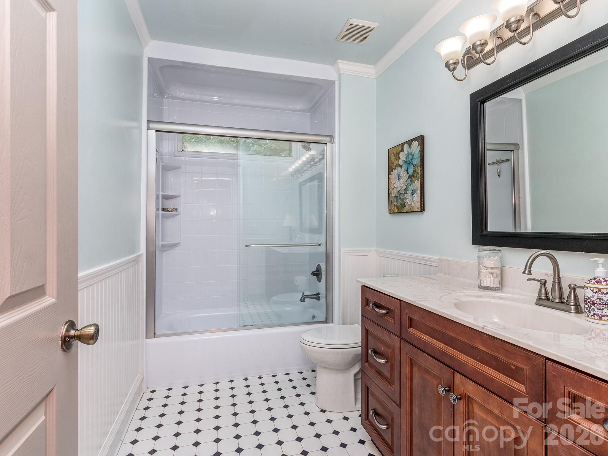 223 N Brackenbury Lane — Charlotte