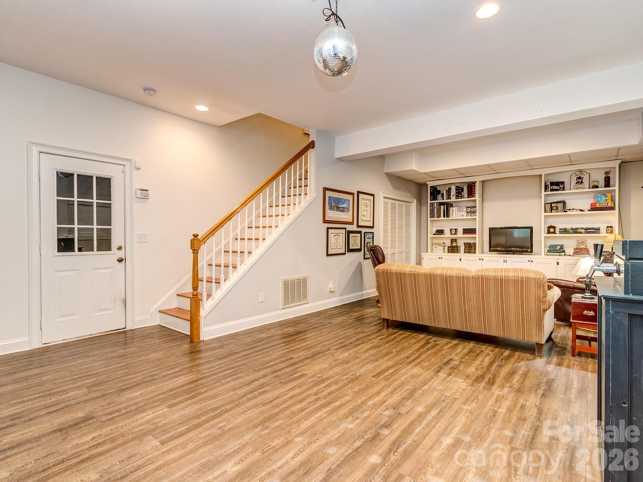 223 N Brackenbury Lane — Charlotte