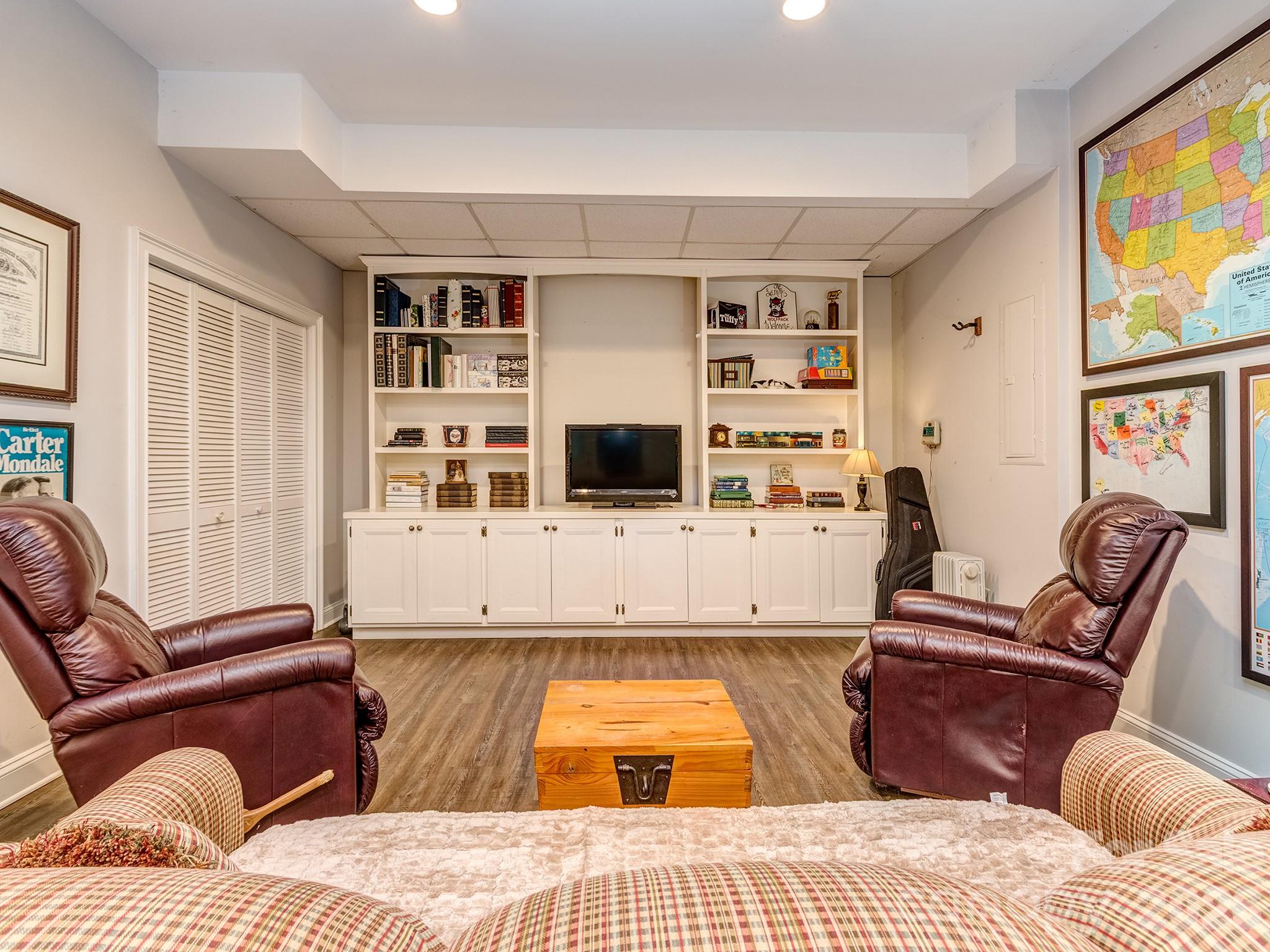 223 N Brackenbury Lane — Charlotte