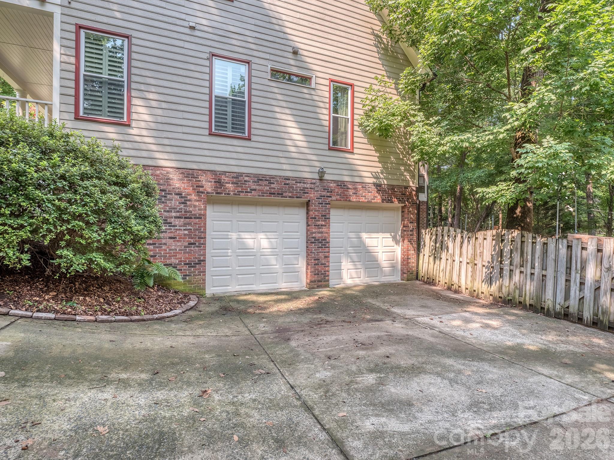 223 N Brackenbury Lane — Charlotte
