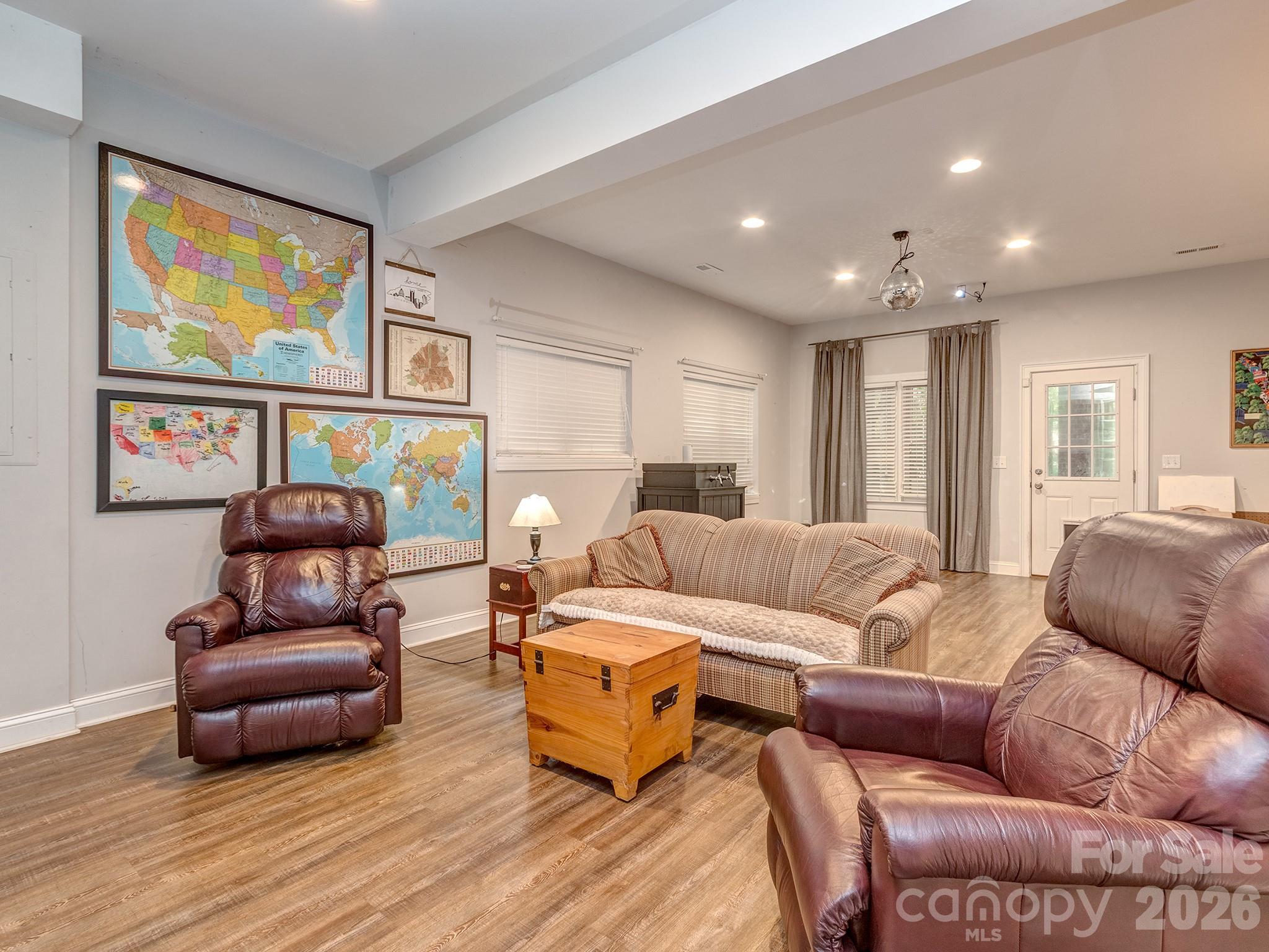 223 N Brackenbury Lane — Charlotte