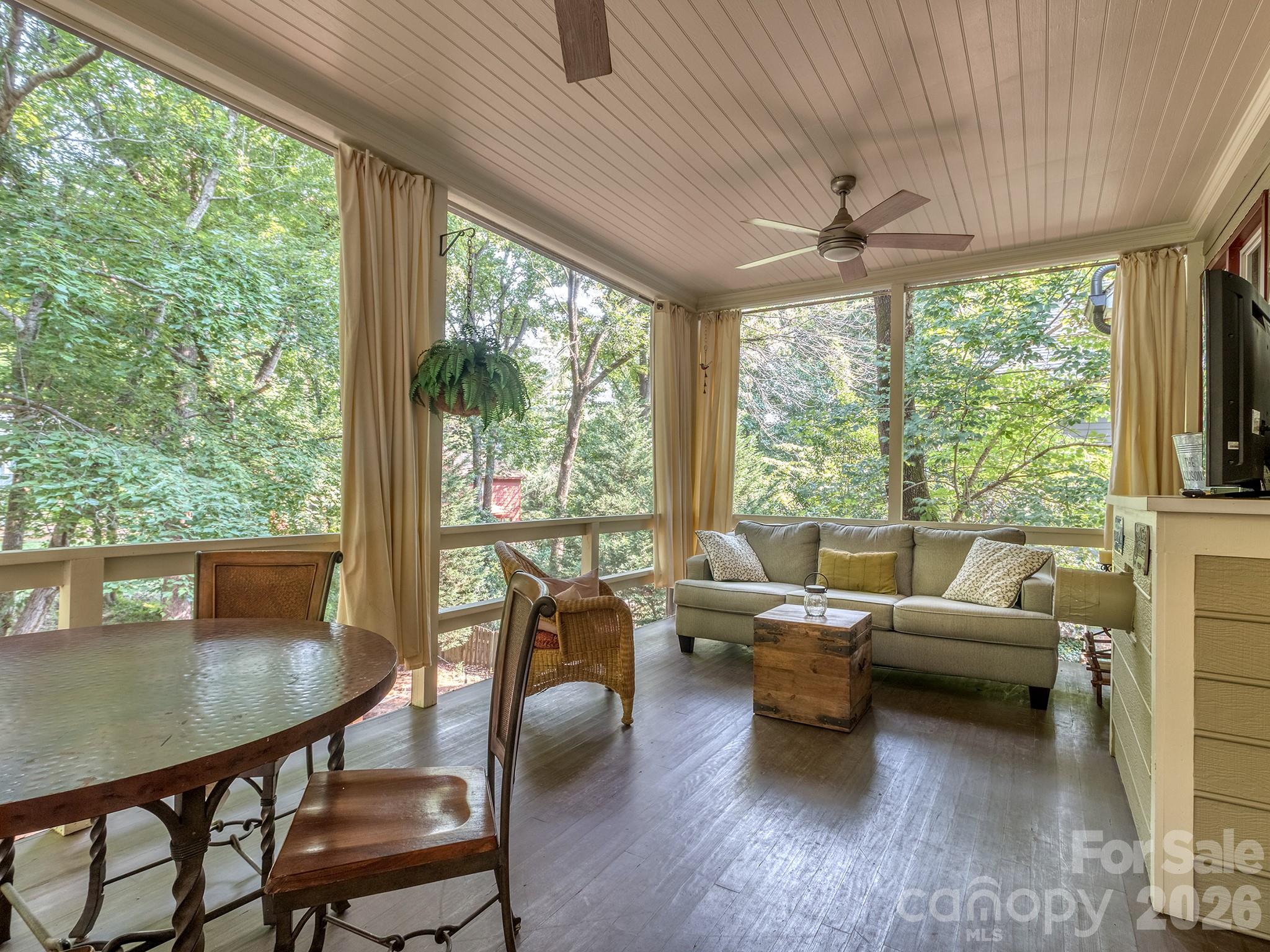 223 N Brackenbury Lane — Charlotte
