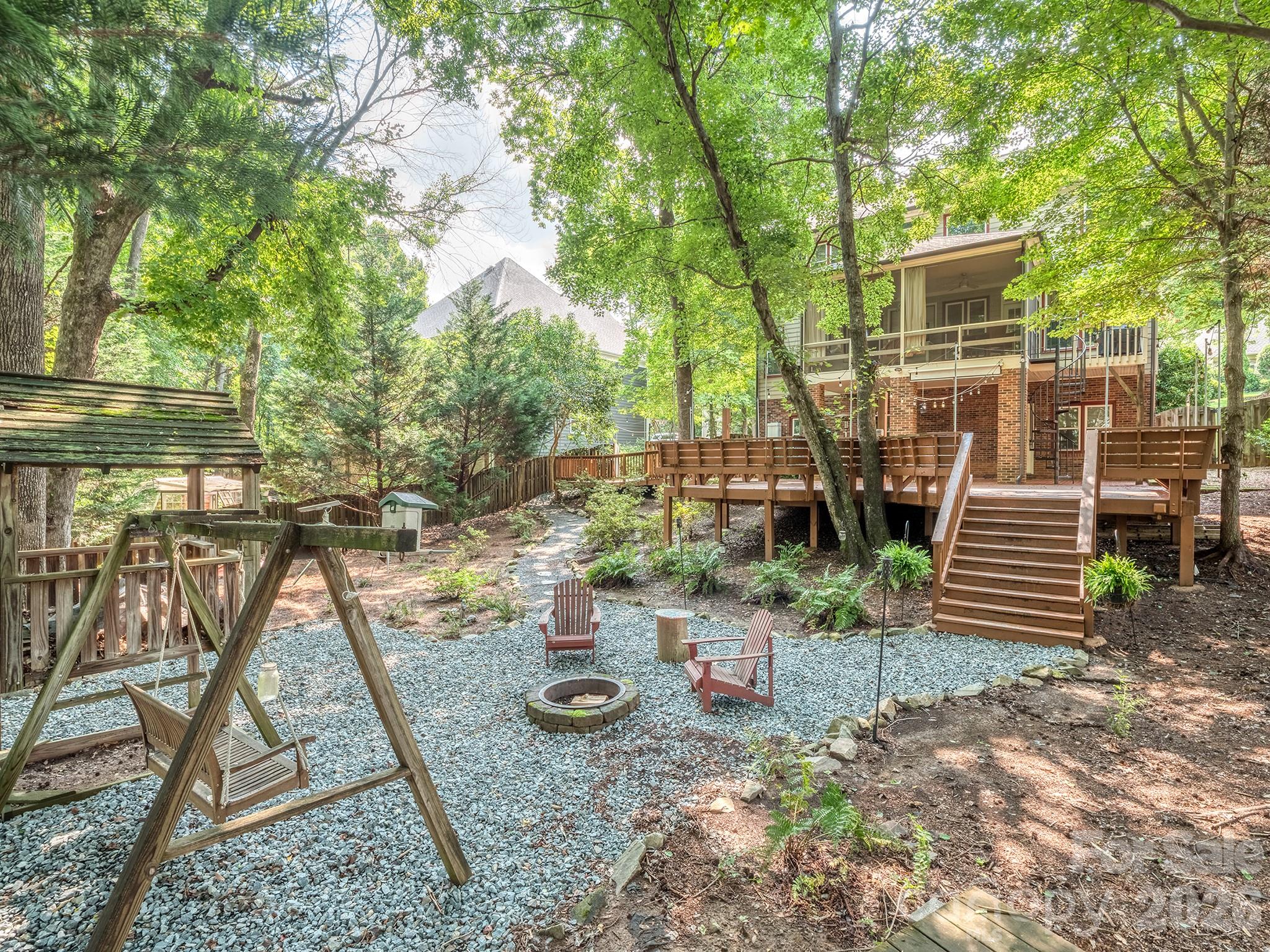 223 N Brackenbury Lane — Charlotte