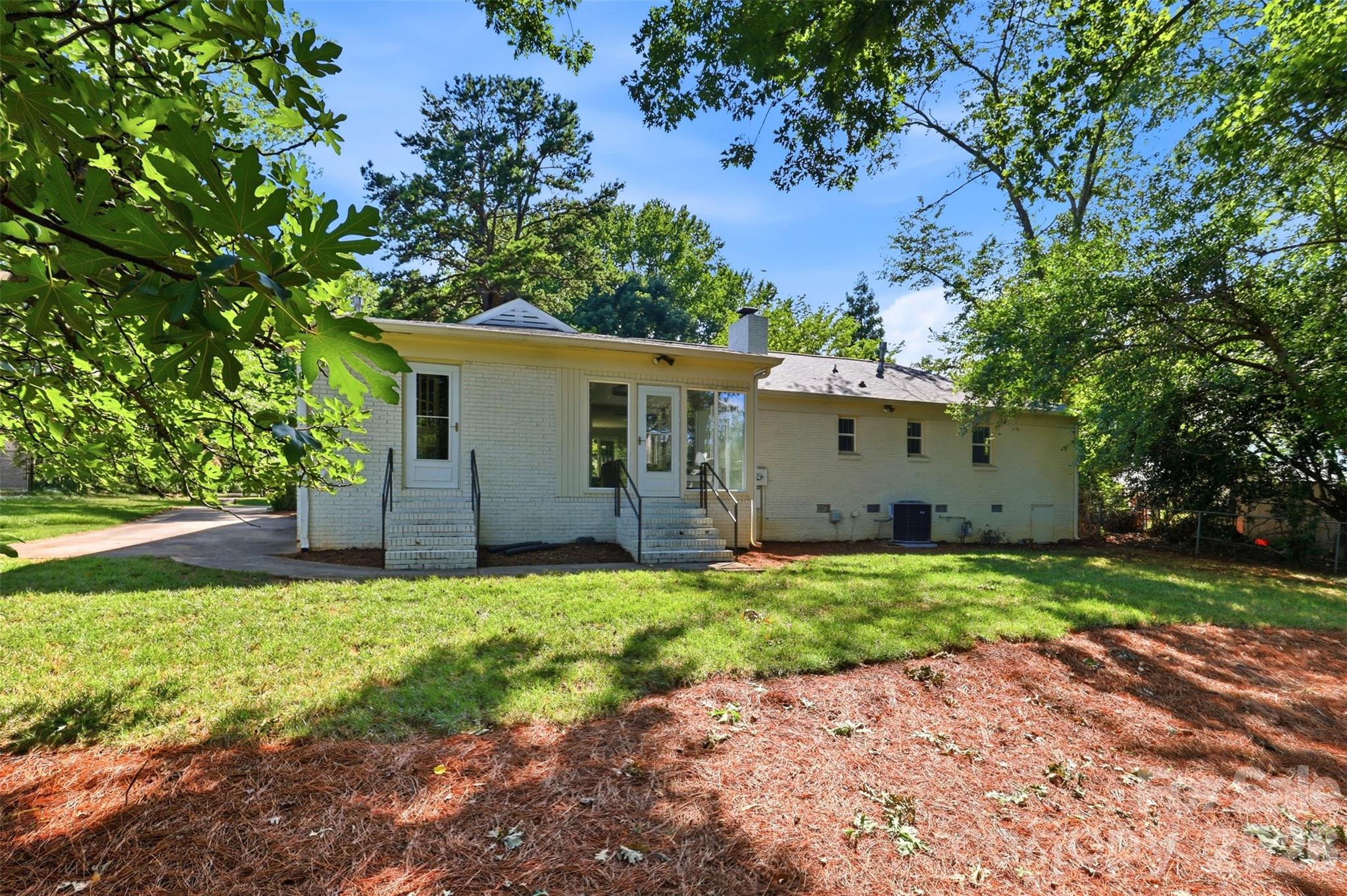 8115 Knollbrook Drive — Charlotte