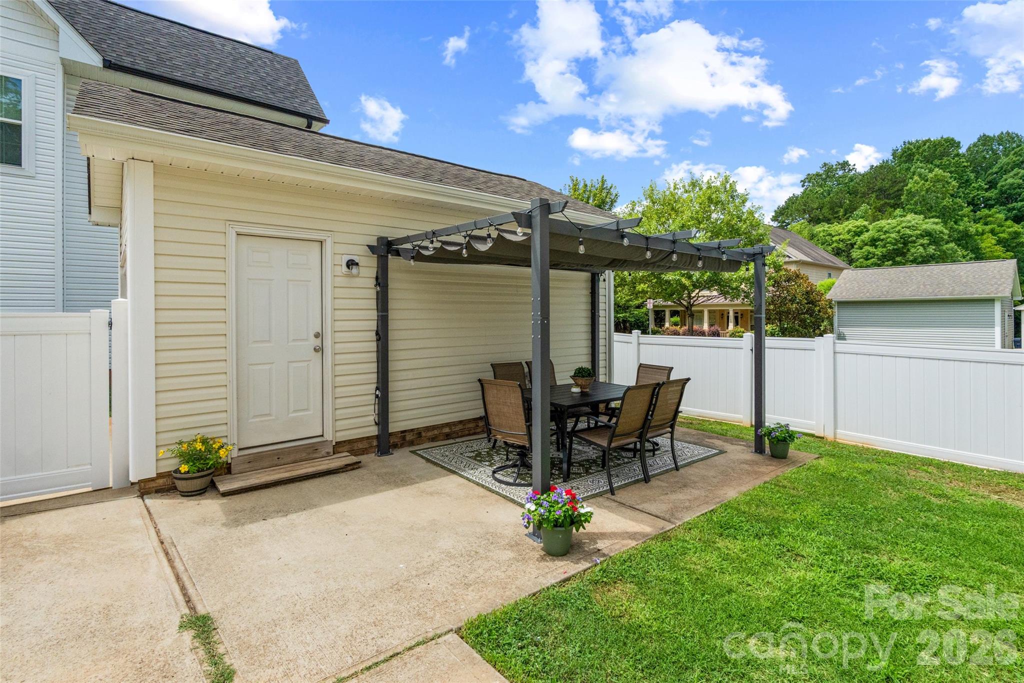 7102 Mclothian Lane — Huntersville