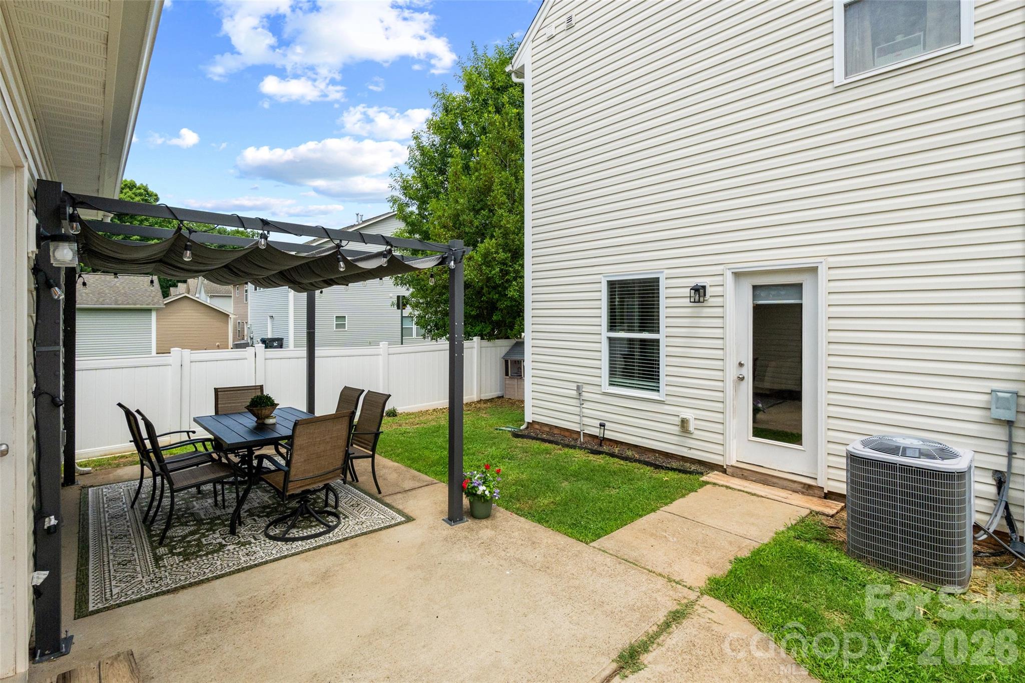 7102 Mclothian Lane — Huntersville
