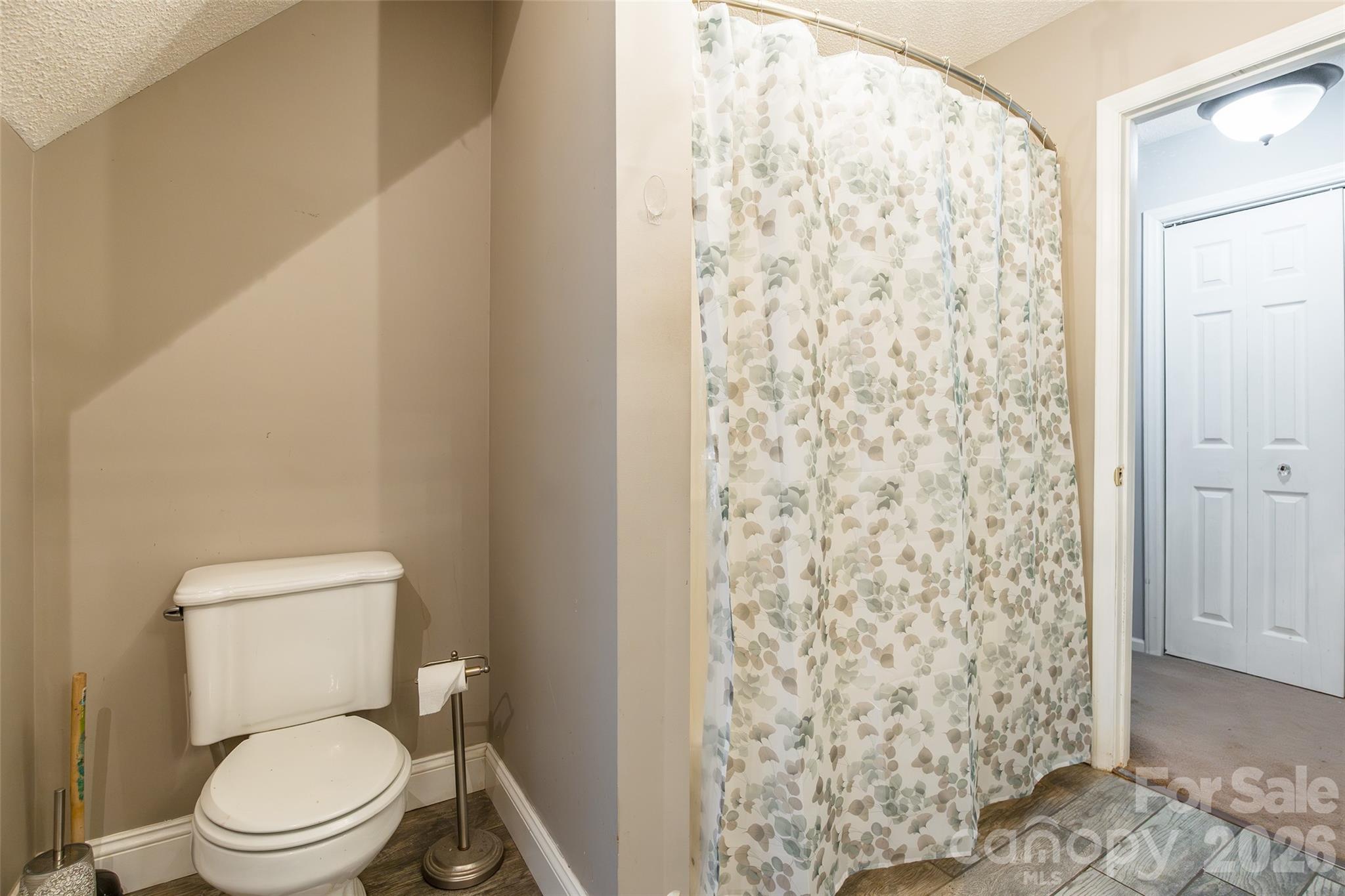 880 Columbia Road — Chester