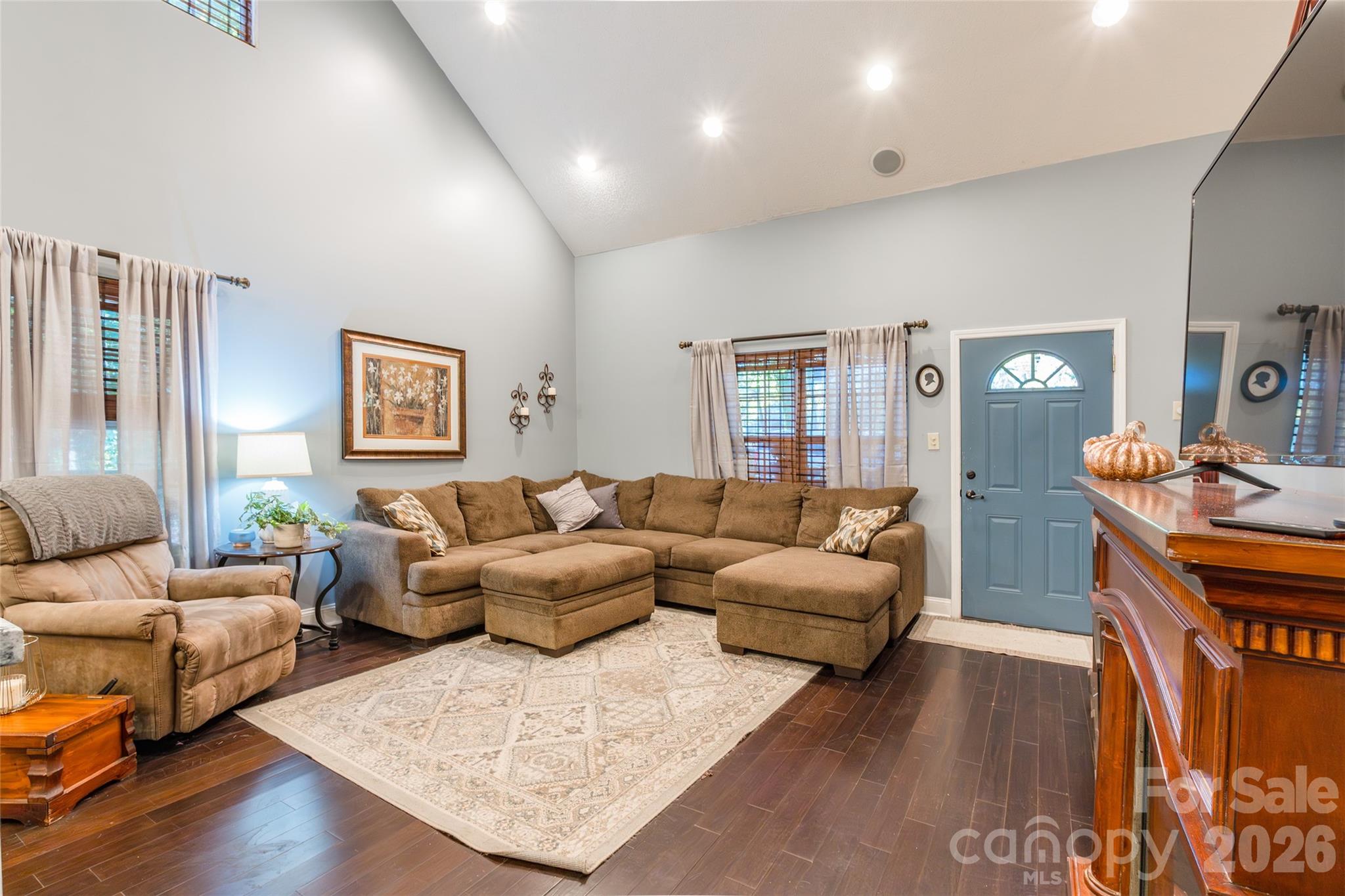 880 Columbia Road — Chester