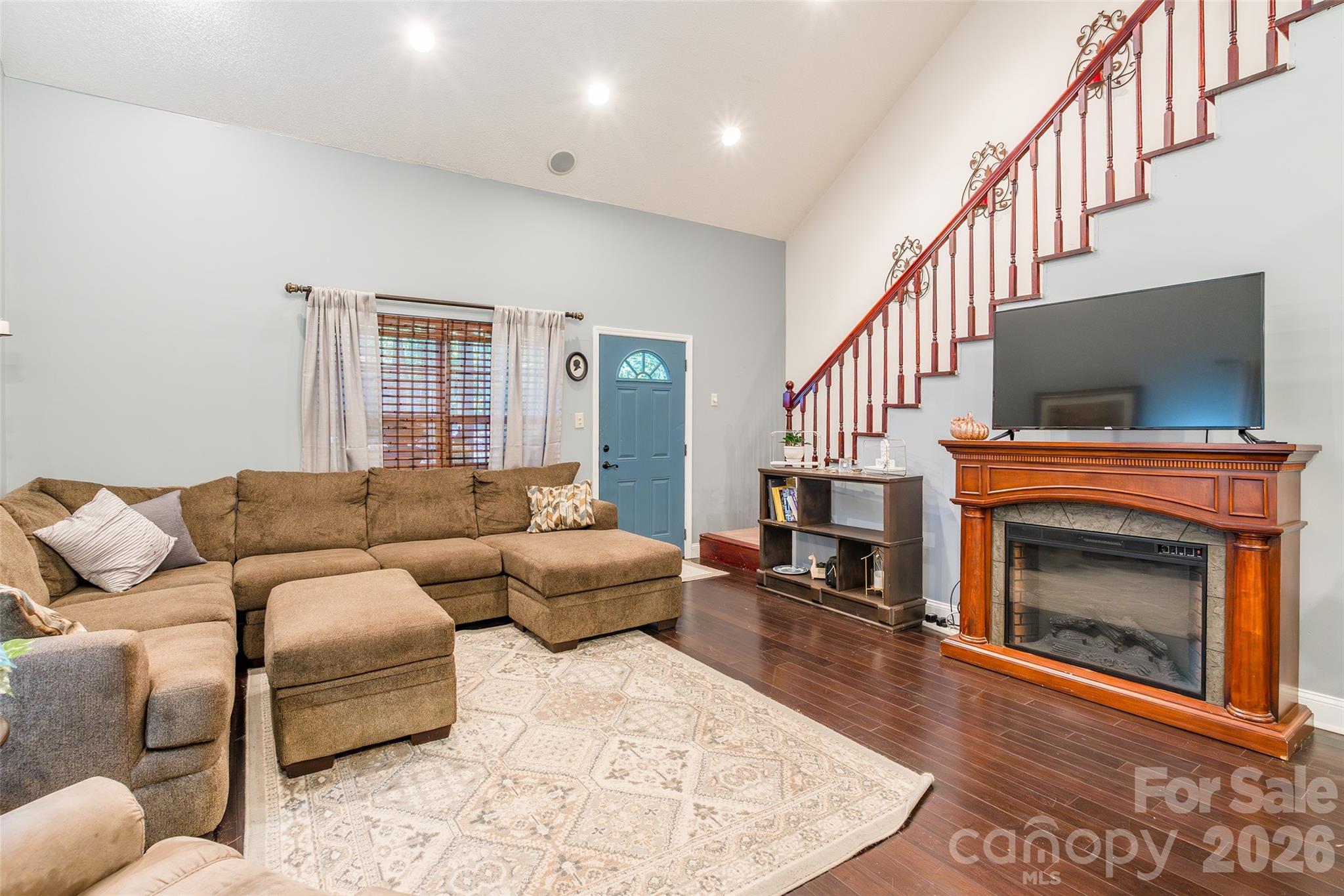 880 Columbia Road — Chester