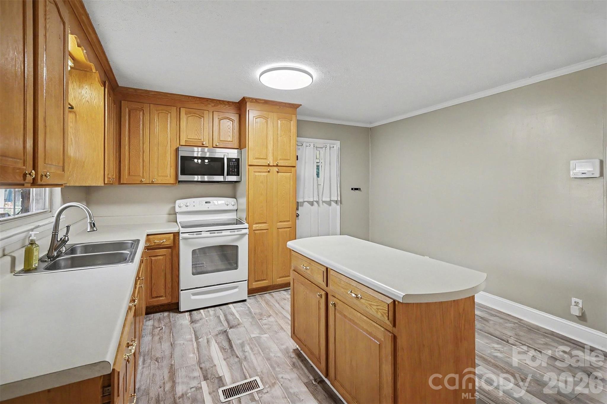 202 W Debby Drive — Shelby