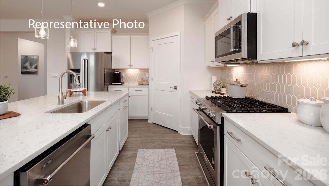 3269 Oberon Street — York