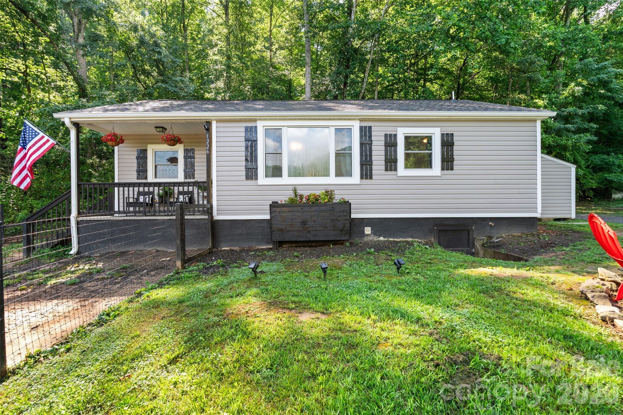 1226 Newfound Road — Leicester