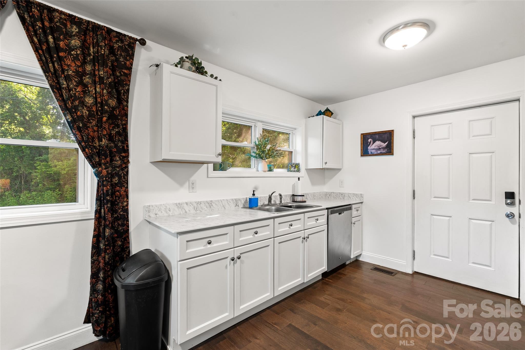 1226 Newfound Road — Leicester