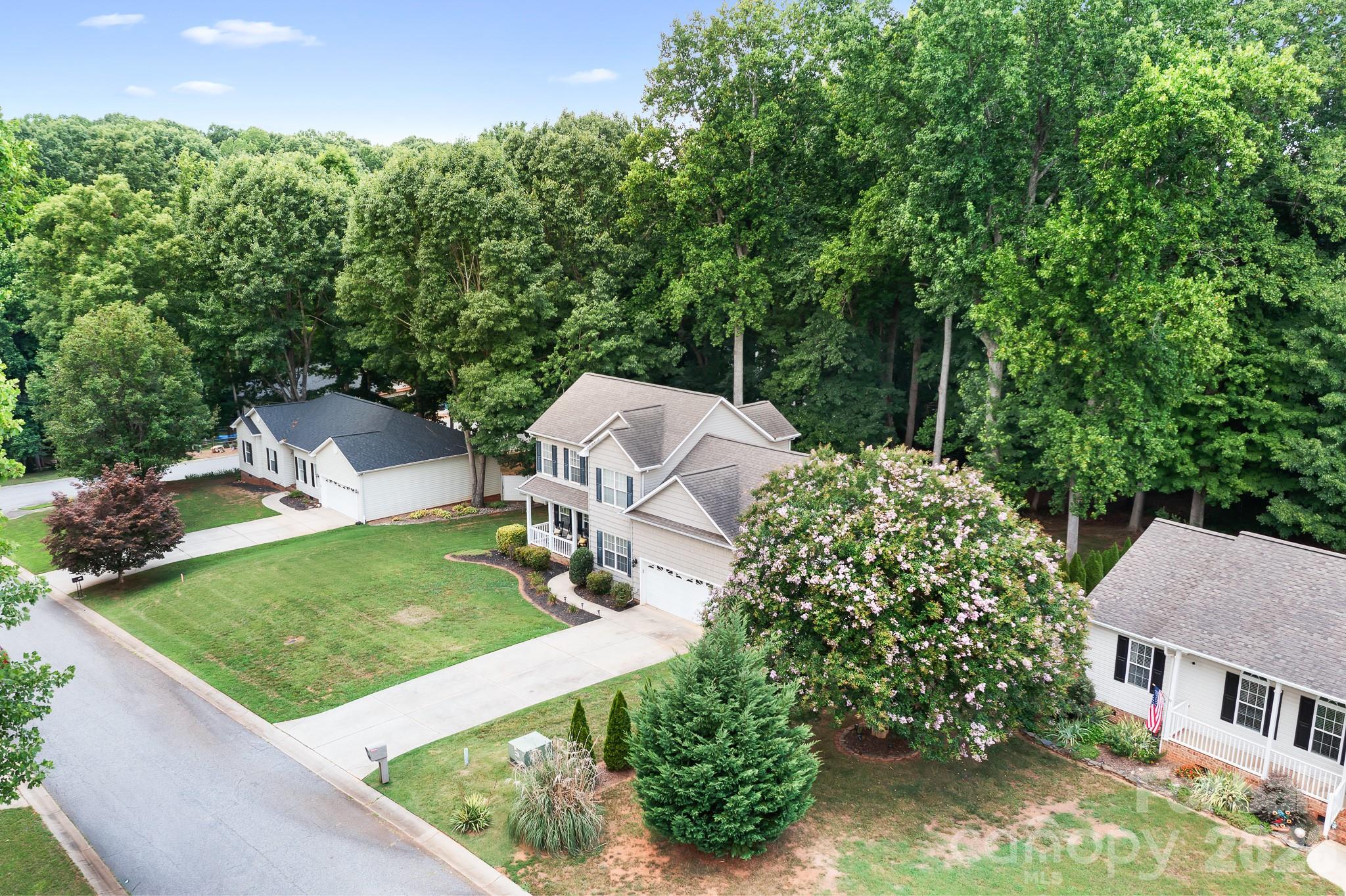 142 Valley Glen Drive — Troutman