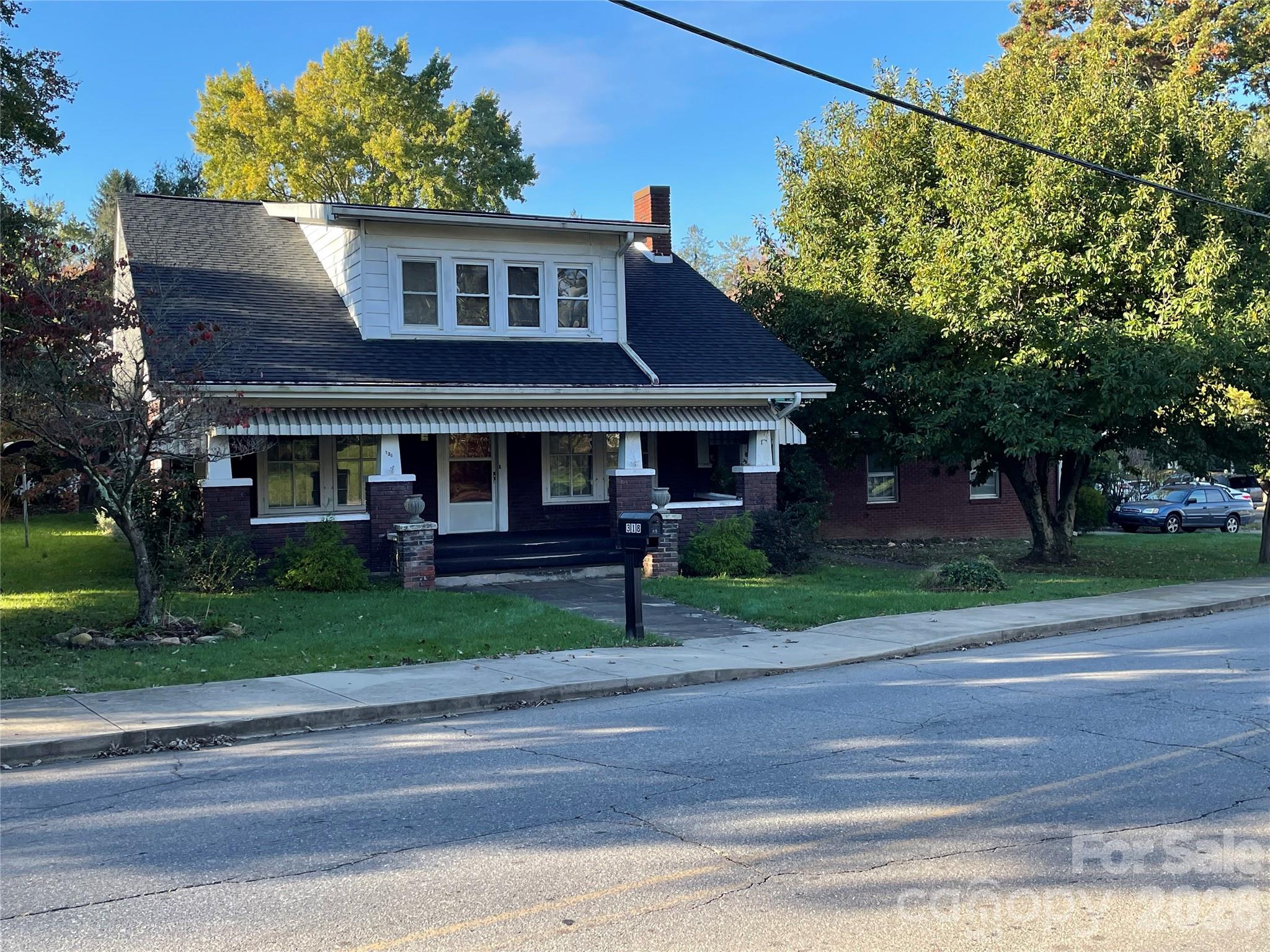 318 Academy Street — Canton
