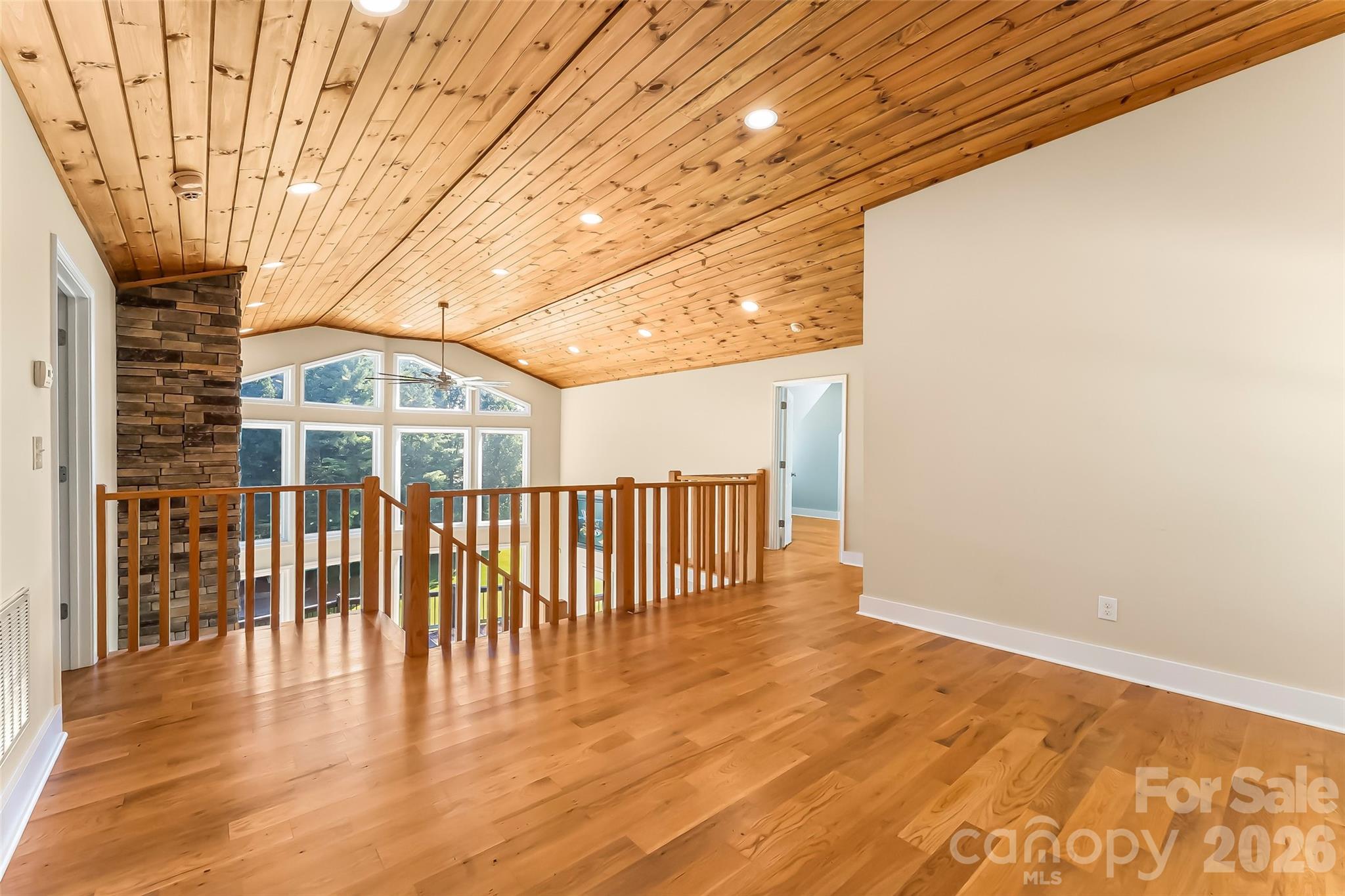 94 S Fairway Drive — Nebo