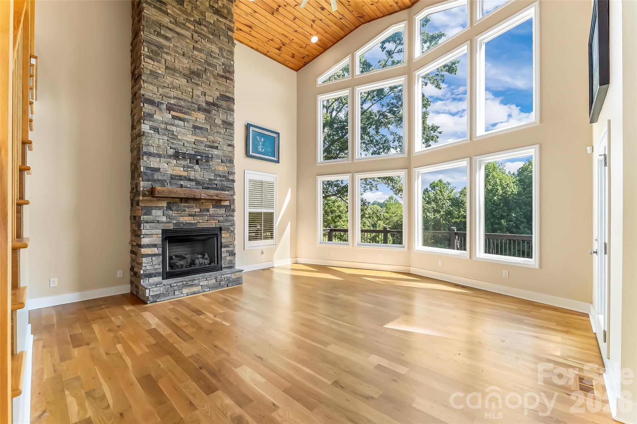 94 S Fairway Drive — Nebo