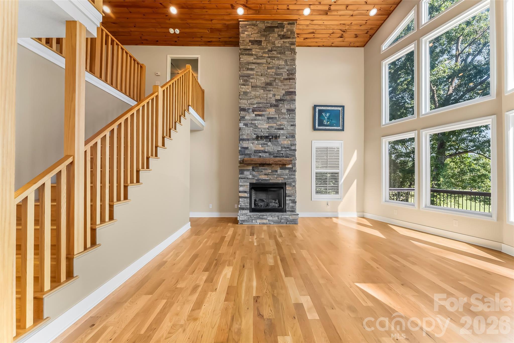 94 S Fairway Drive — Nebo