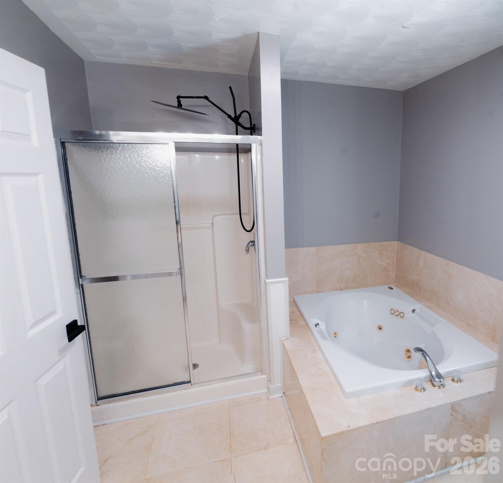6567 Keeneland Trail — Vale