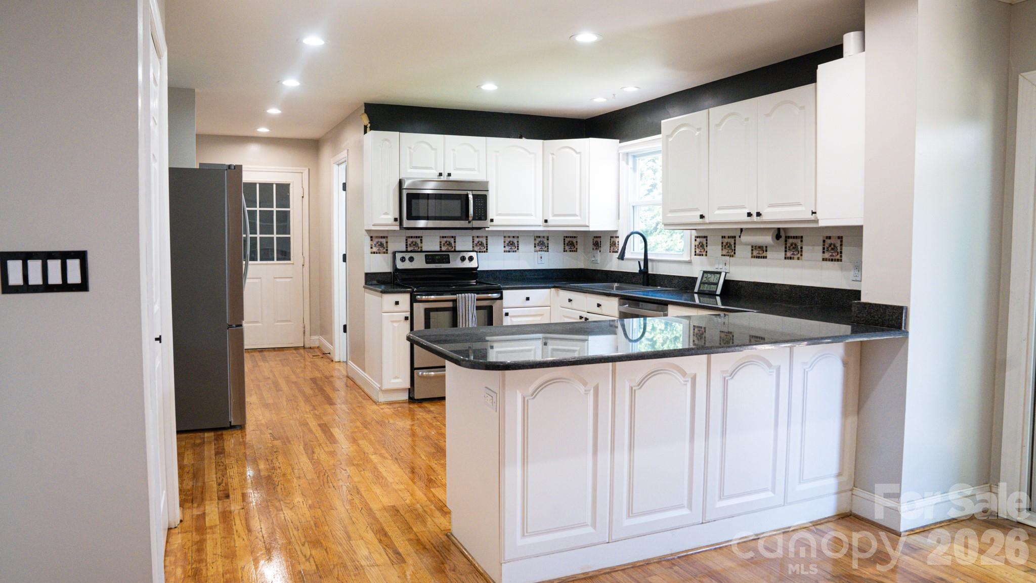 6567 Keeneland Trail — Vale