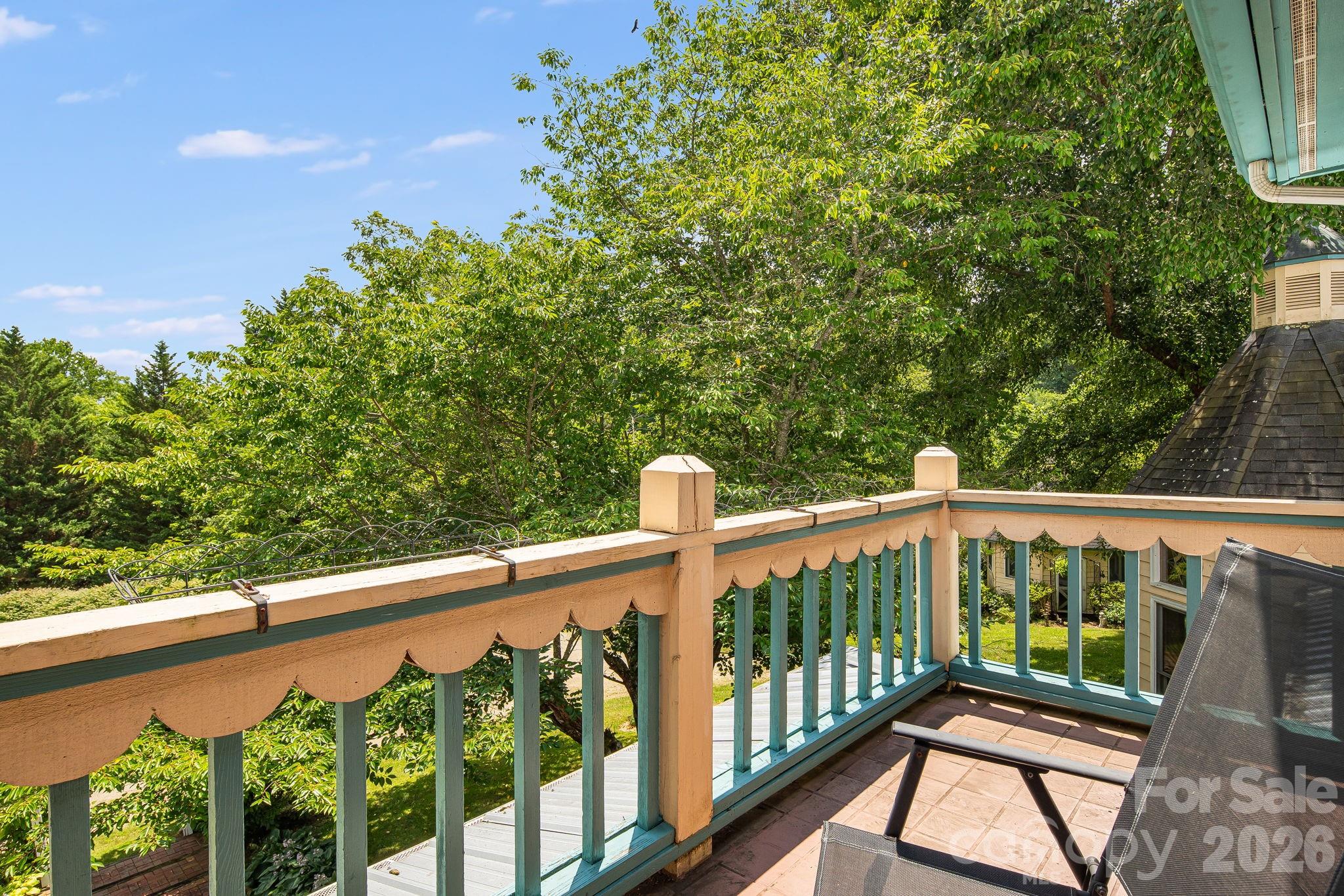 200 Black Hawk Trail — Waynesville