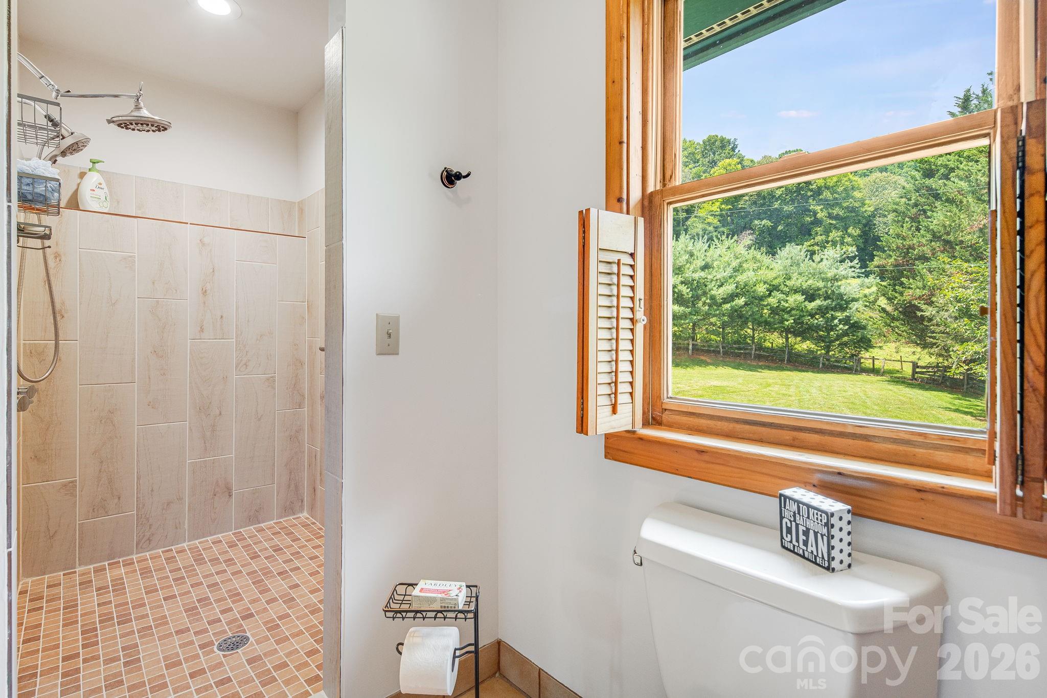 200 Black Hawk Trail — Waynesville