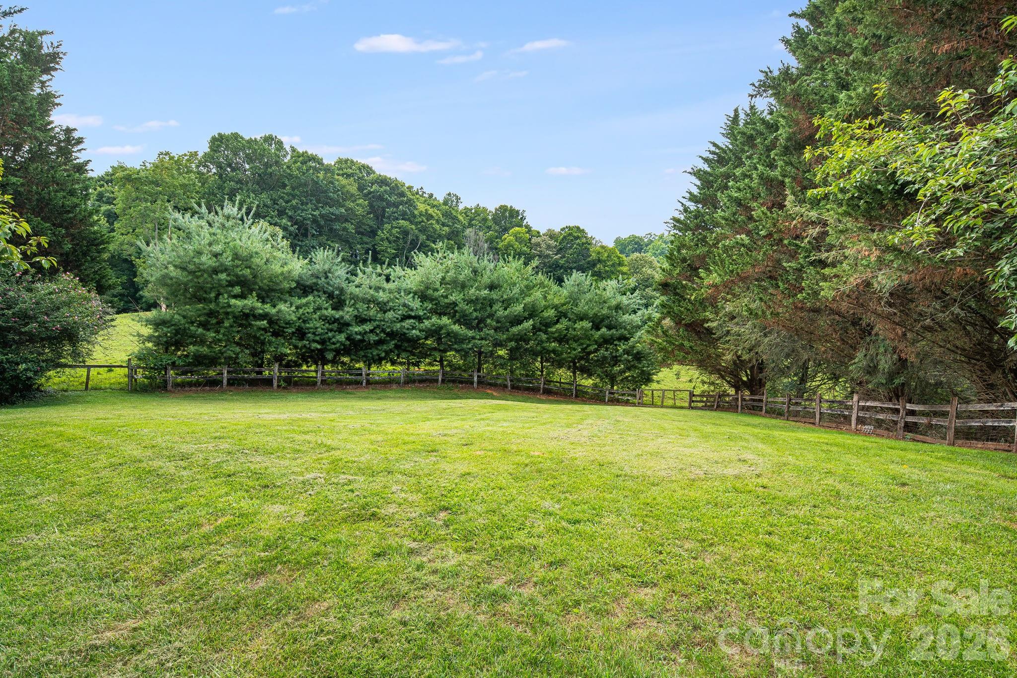 200 Black Hawk Trail — Waynesville
