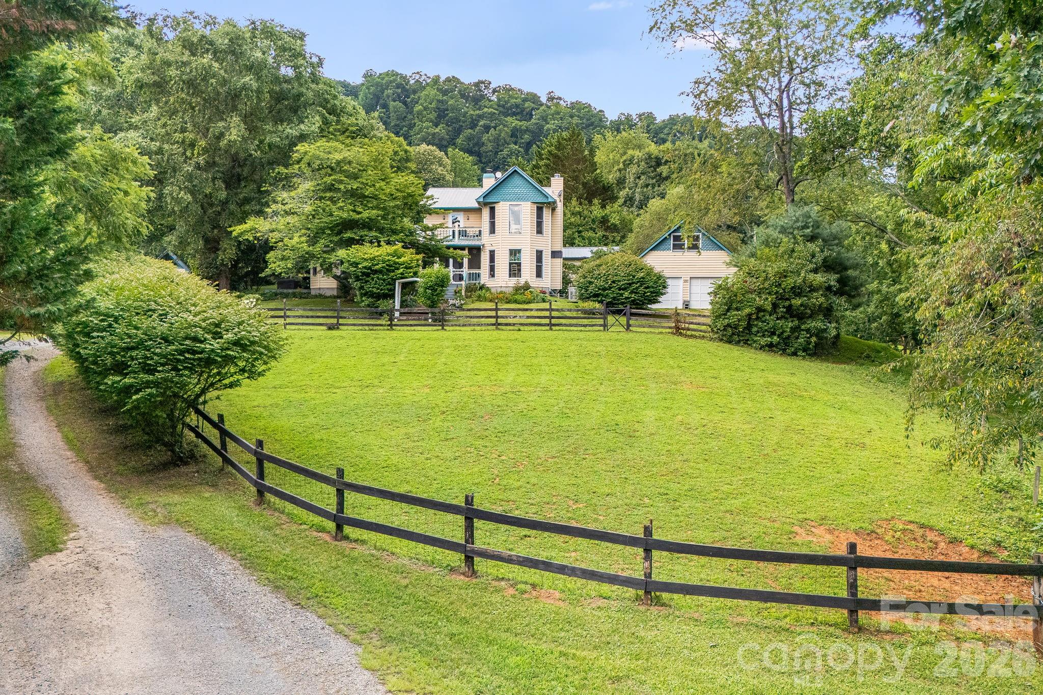 200 Black Hawk Trail — Waynesville