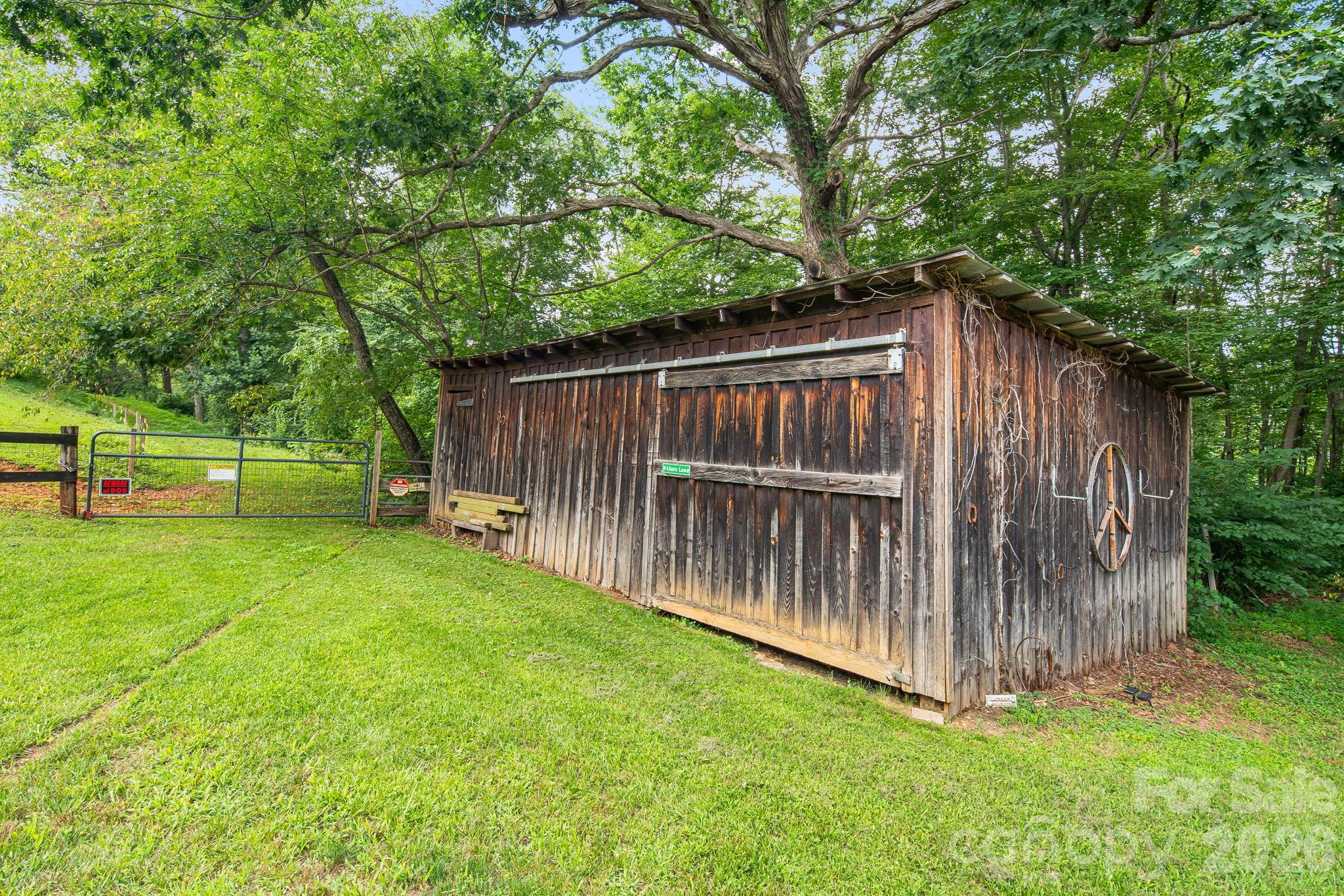 200 Black Hawk Trail — Waynesville