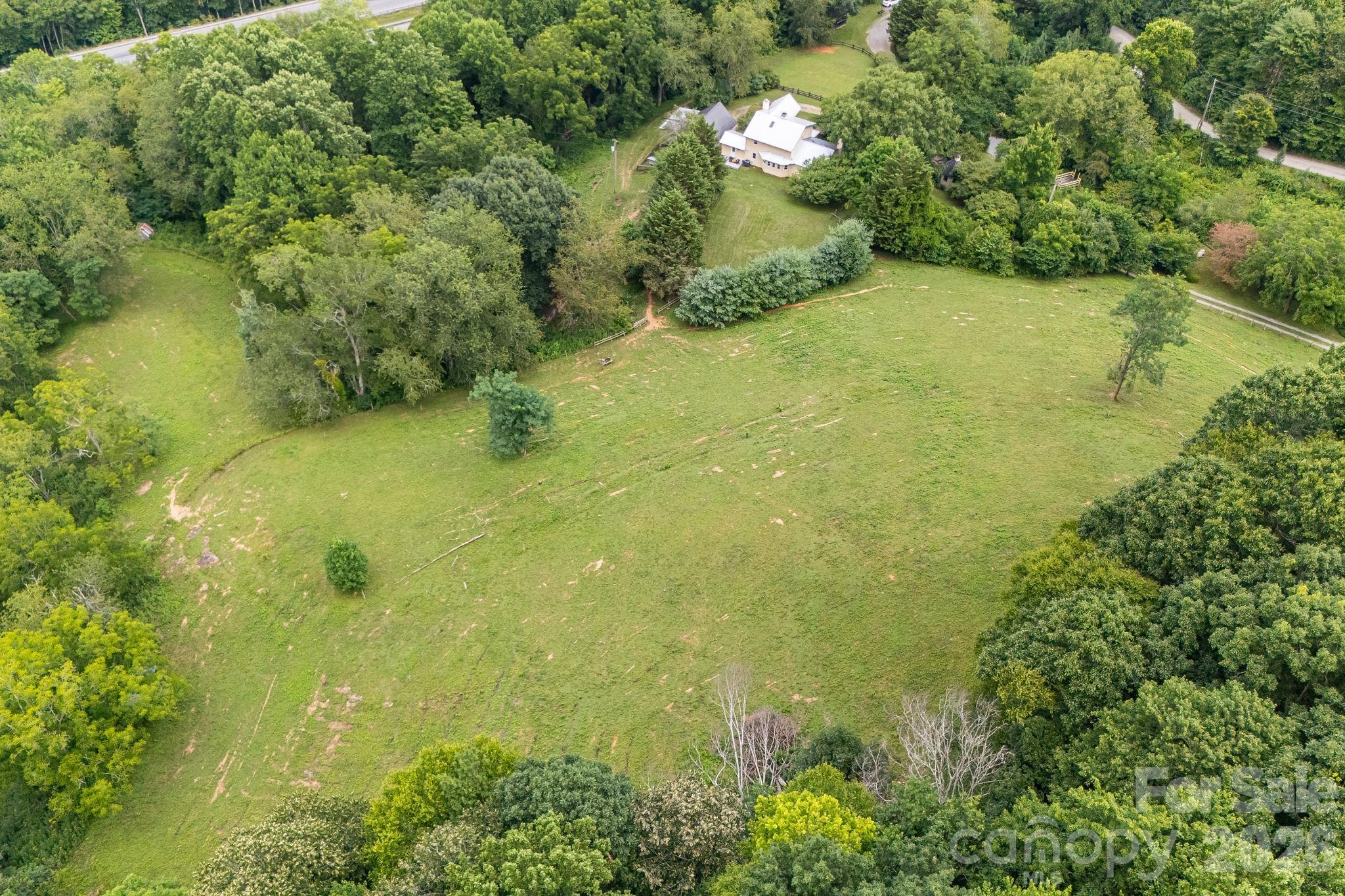 200 Black Hawk Trail — Waynesville