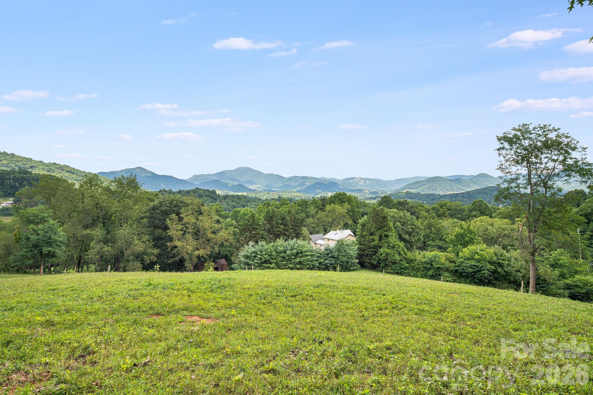 200 Black Hawk Trail — Waynesville