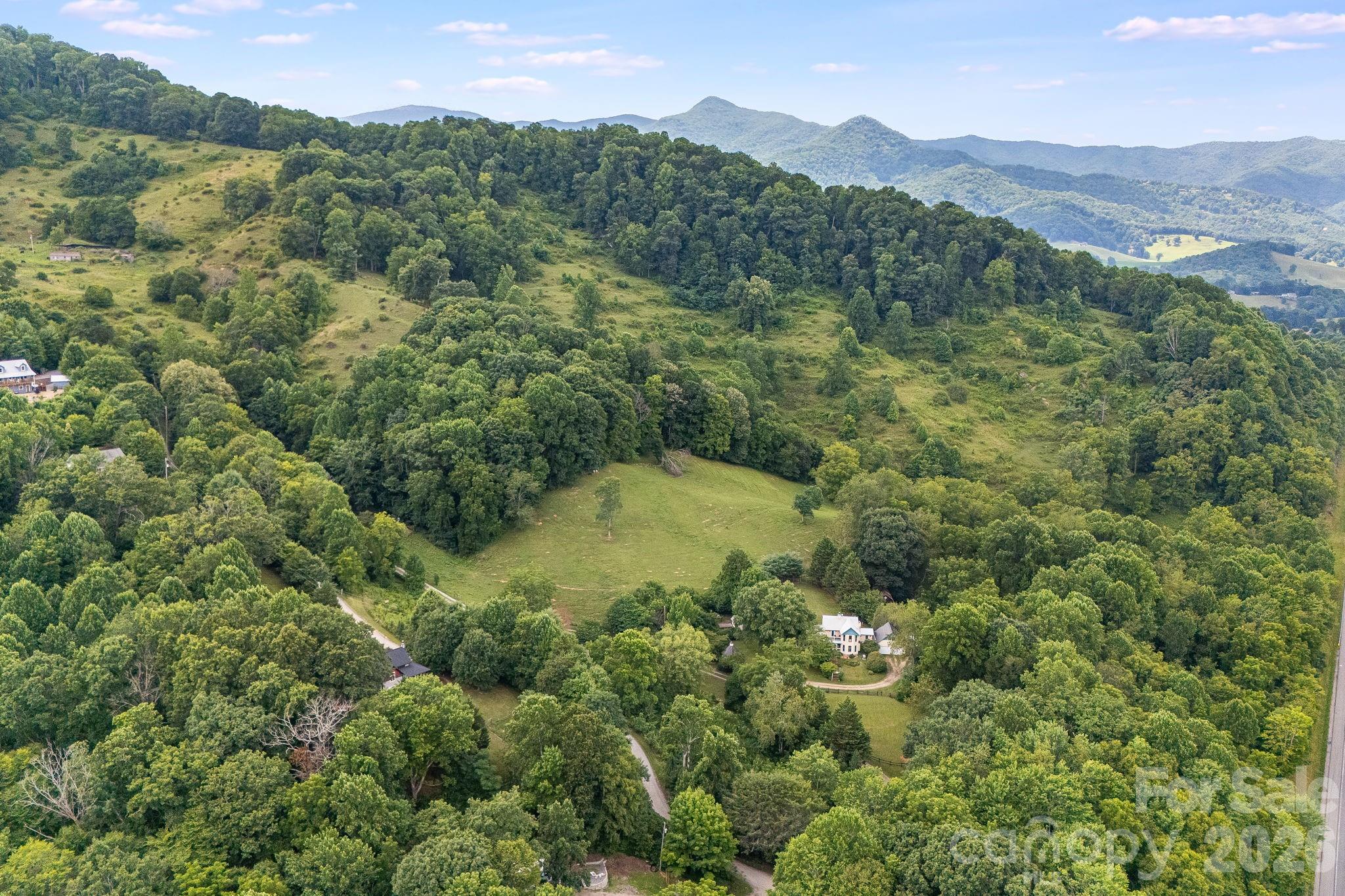 200 Black Hawk Trail — Waynesville
