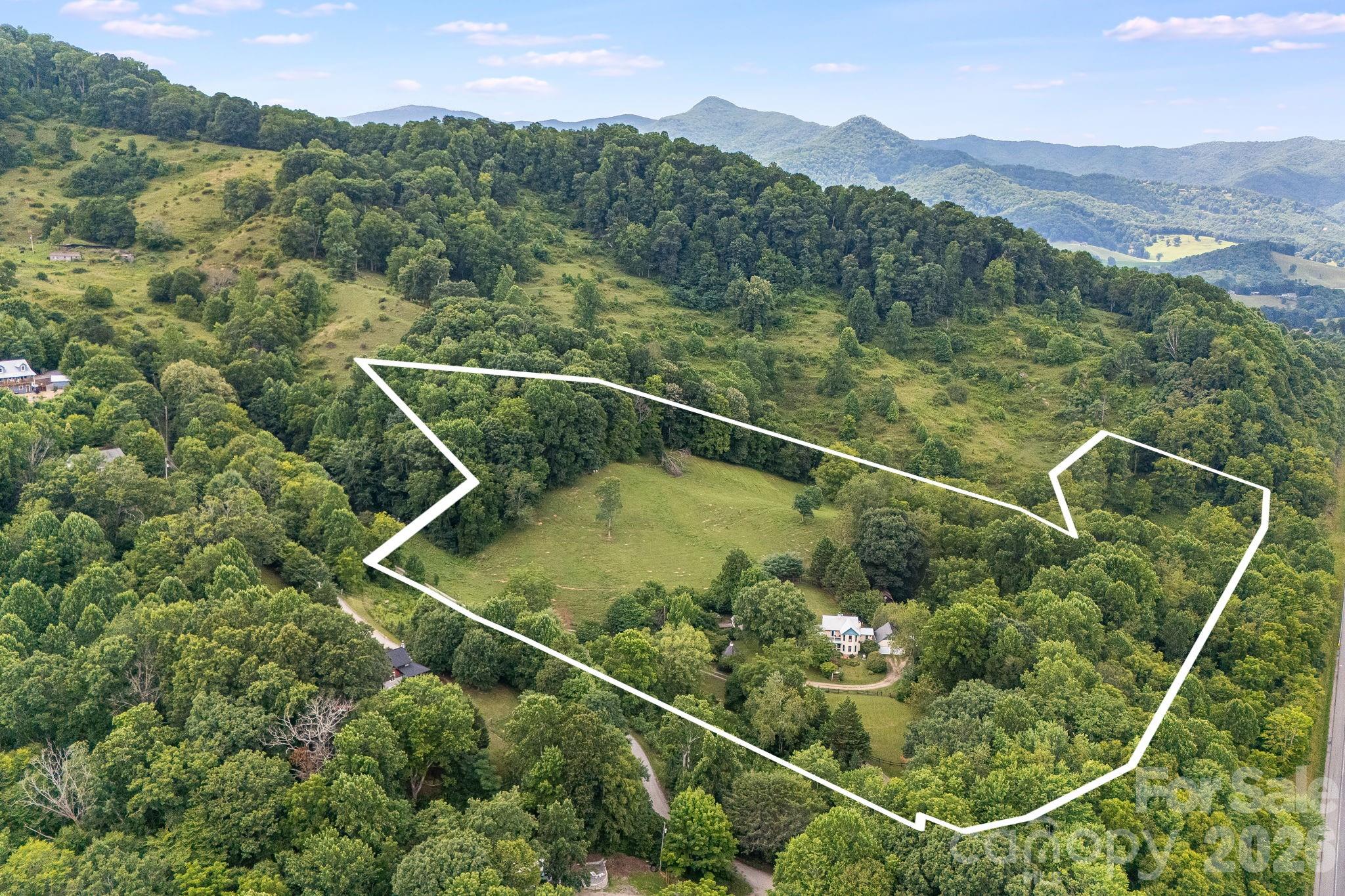 200 Black Hawk Trail — Waynesville