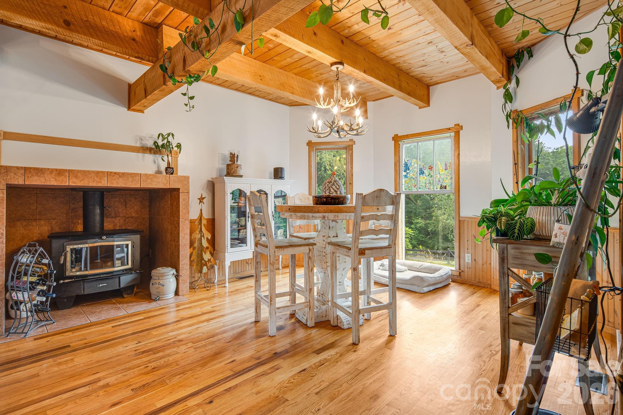 200 Black Hawk Trail — Waynesville