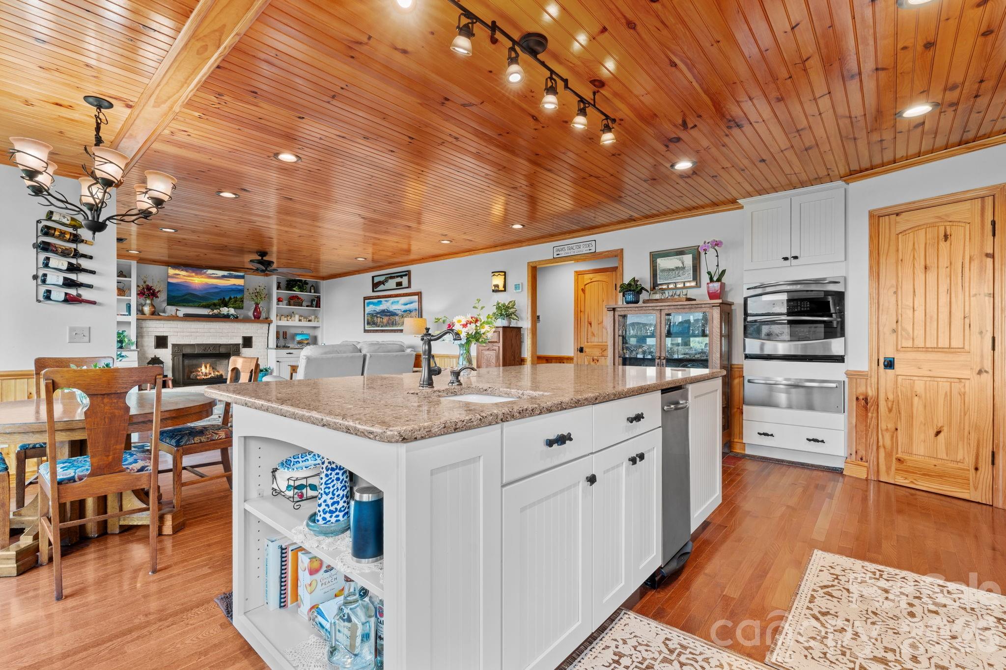 1013 Perry Road — West Jefferson