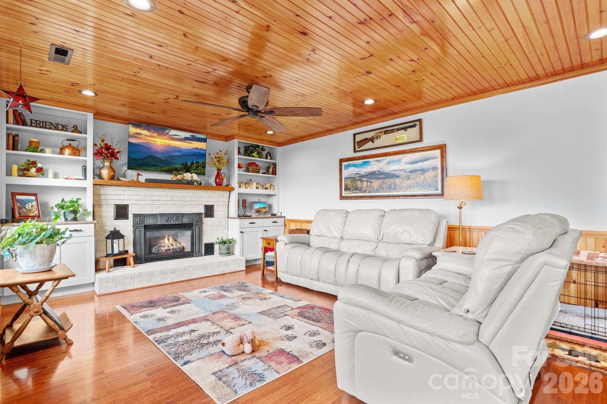 1013 Perry Road — West Jefferson