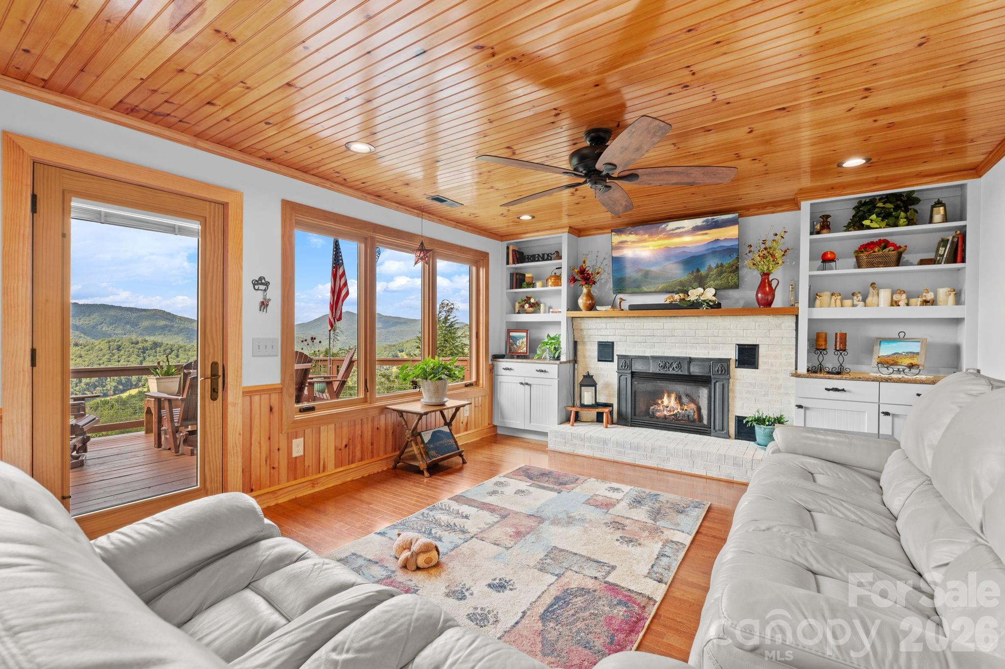 1013 Perry Road — West Jefferson