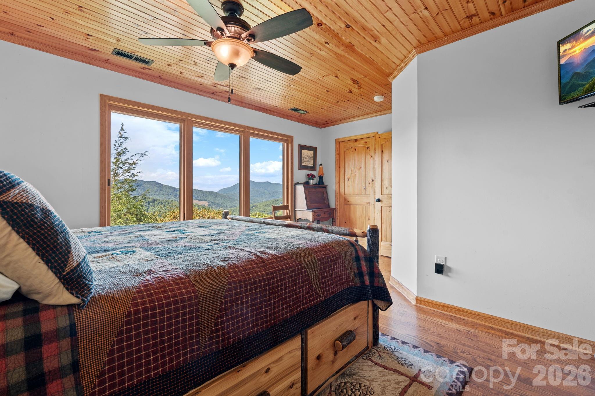 1013 Perry Road — West Jefferson
