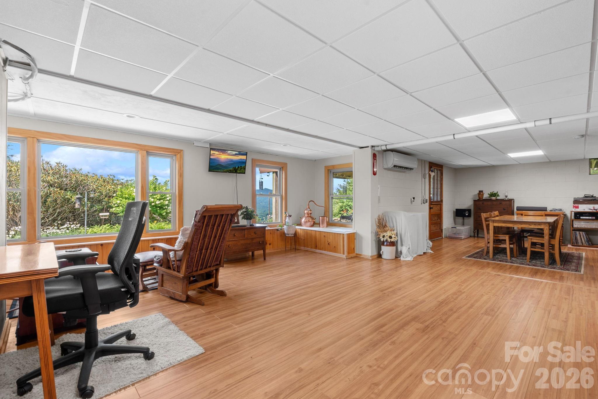 1013 Perry Road — West Jefferson